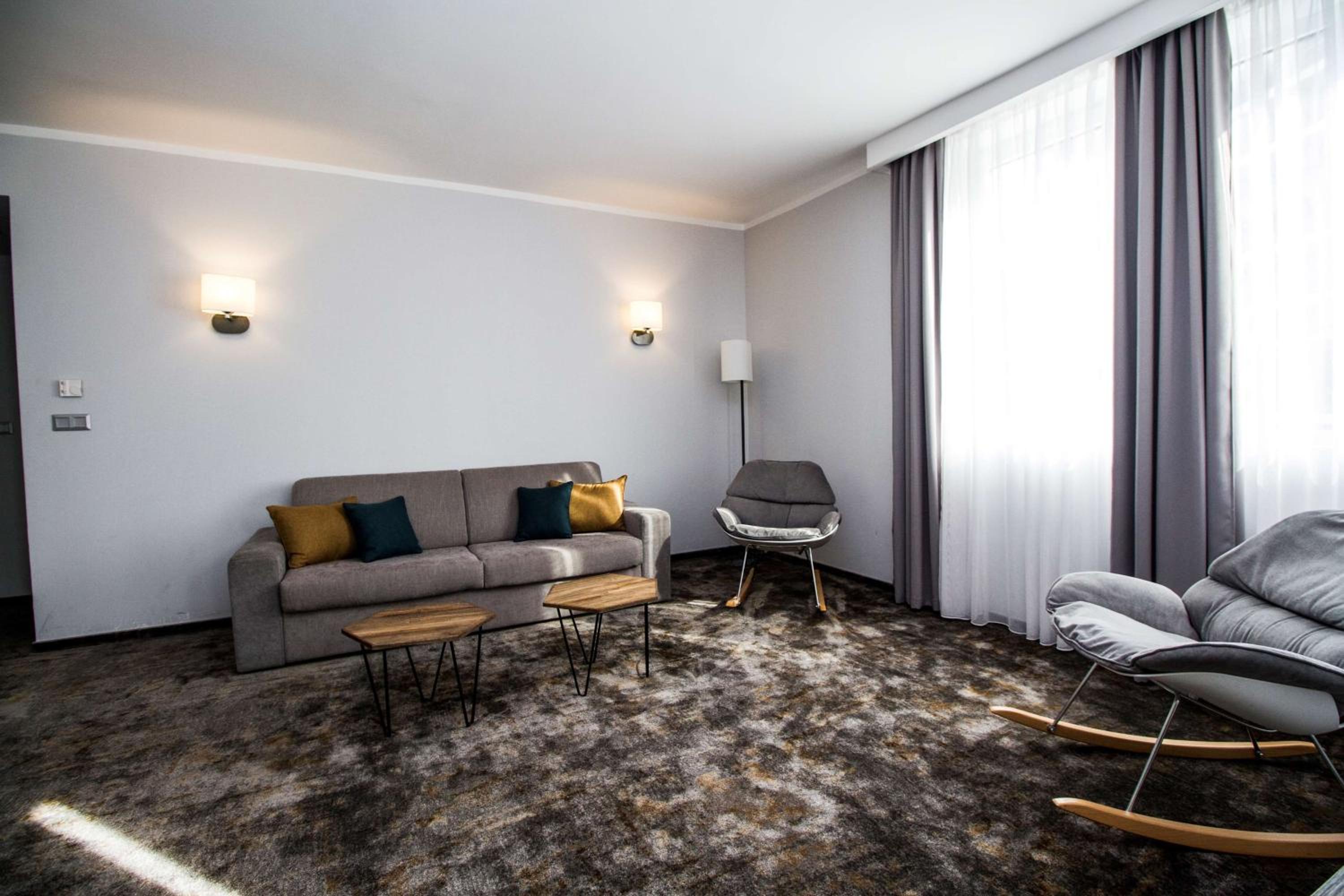 Executive Suite with Lounge Room & King Size Bed