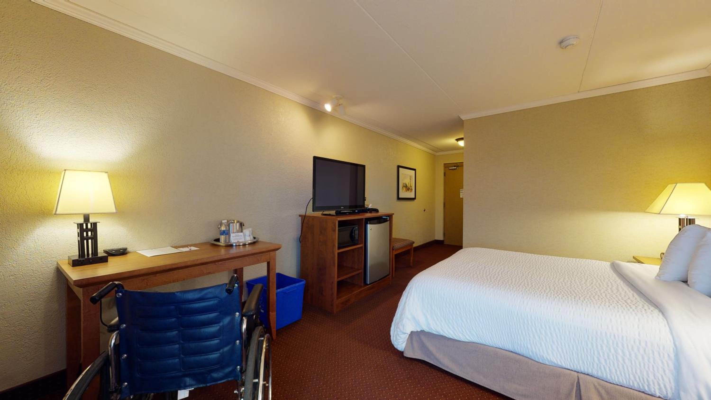 Queen Room with Disability Access - Non Smoking 