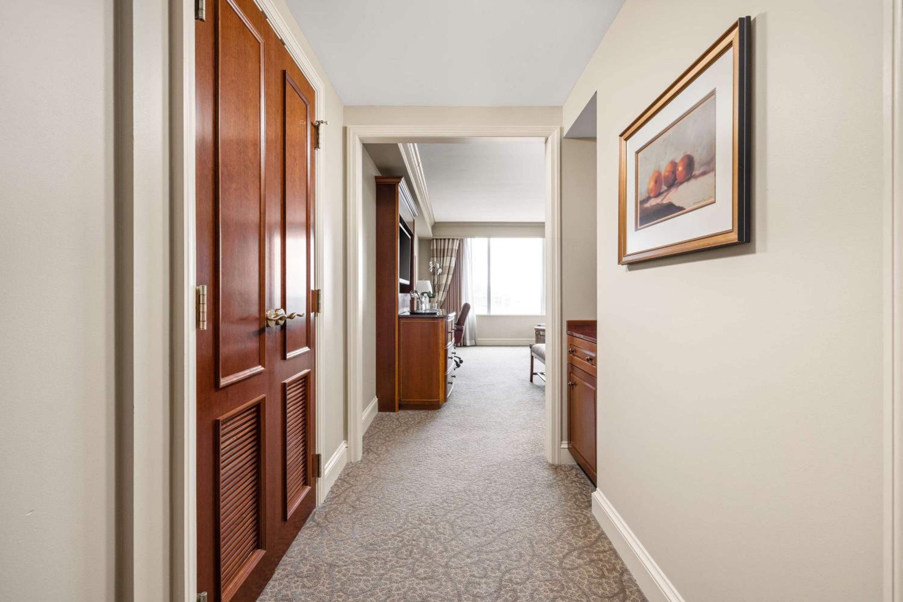 Deluxe King Room with Transfer Shower - Mobility Access