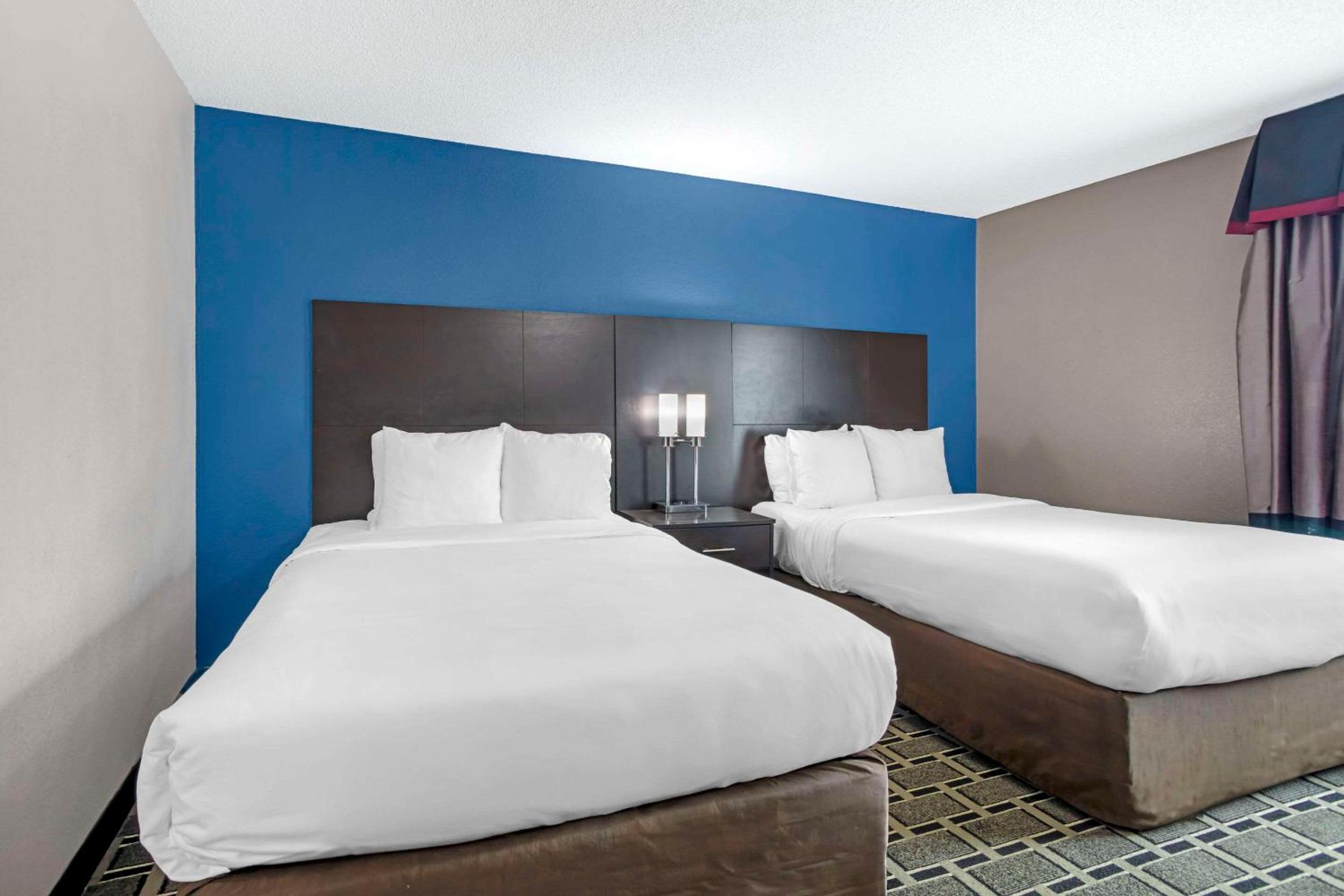 Double Suite with Two Double Beds - Non-Smoking