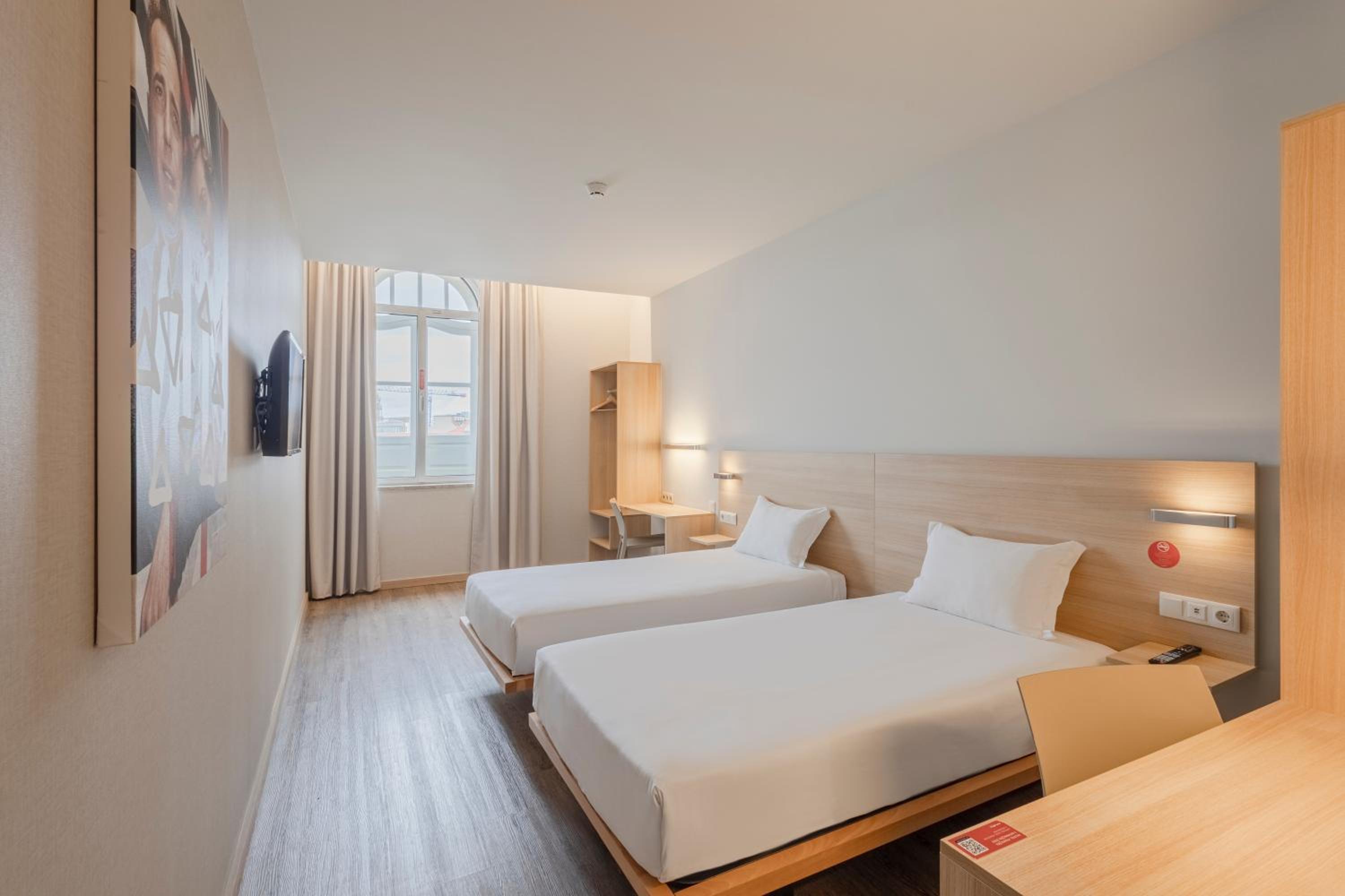 Twin Room with City View