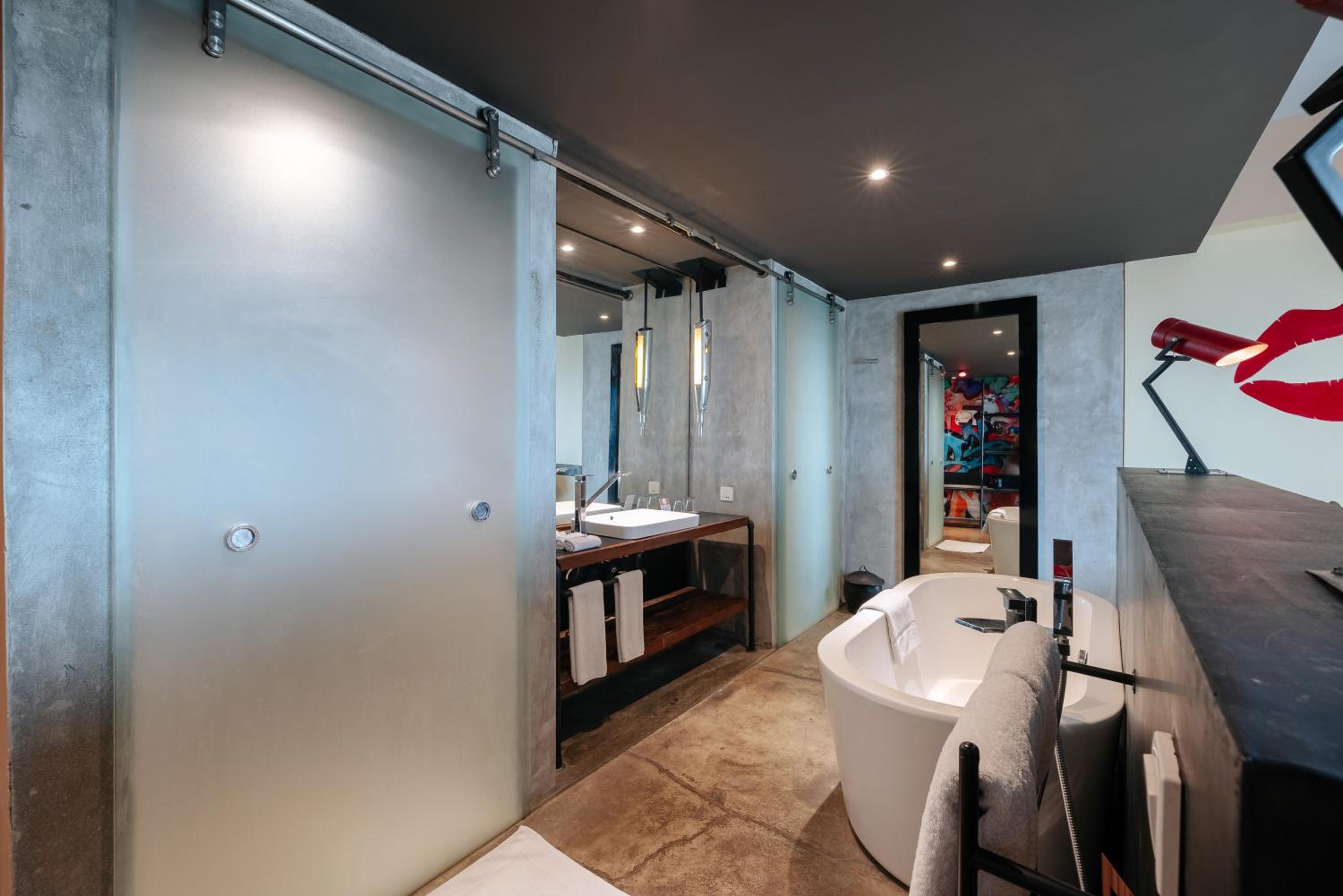 Dash Deluxe Double Room City View with Free 2 Bottles Beer