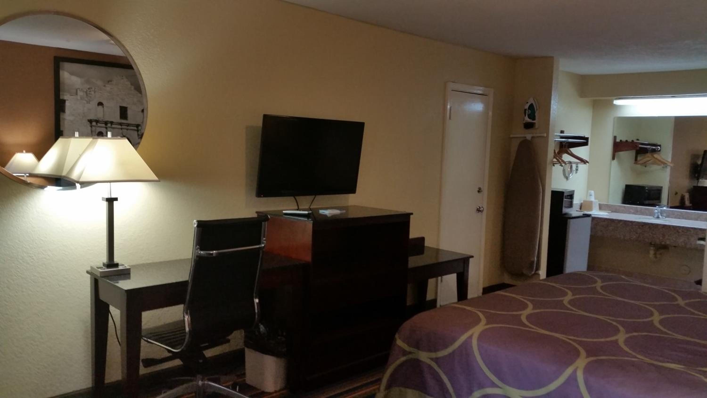 King Room - Non-Smoking