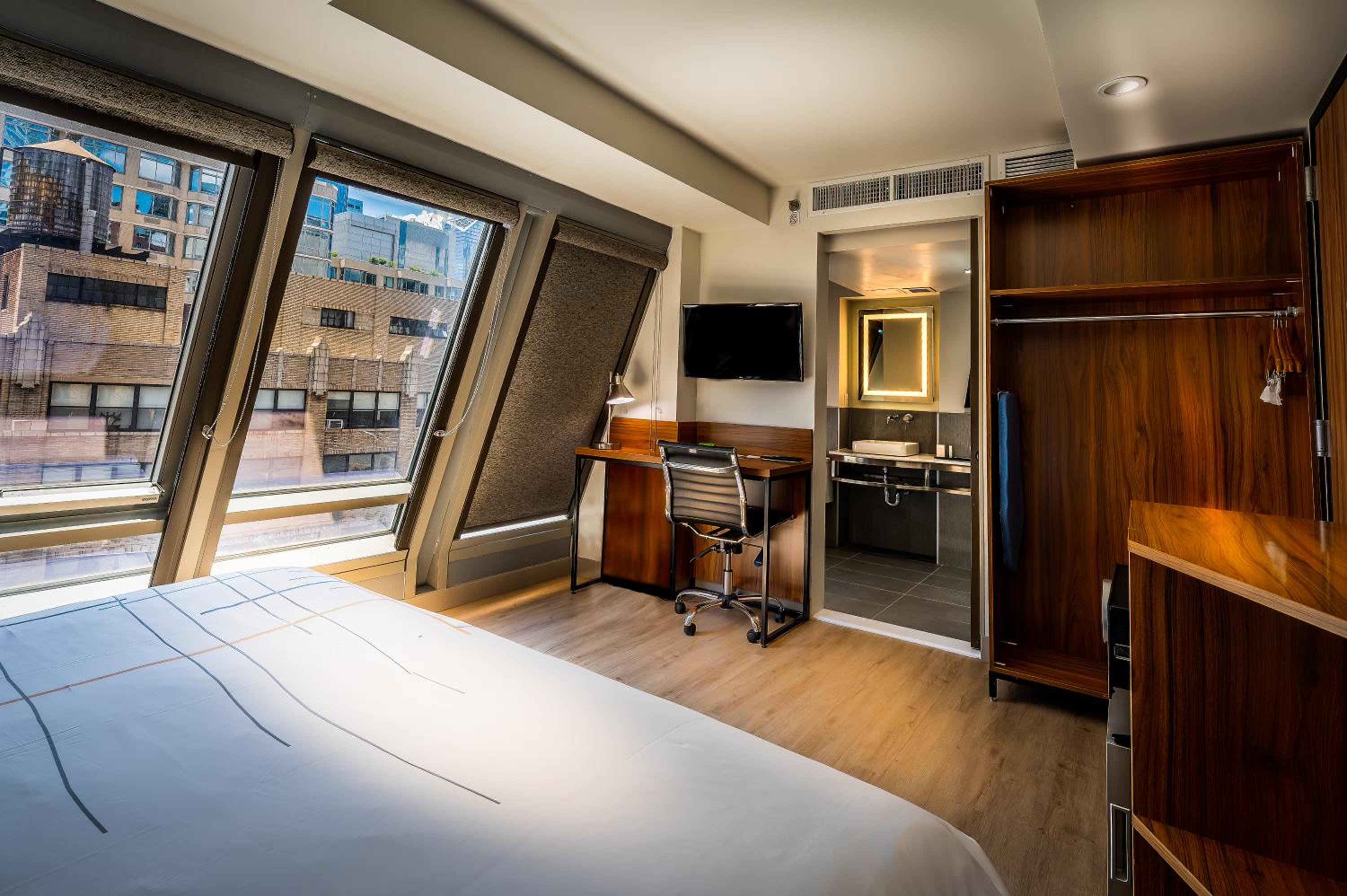 1 King Bed, Premier Room, Non-Smoking 