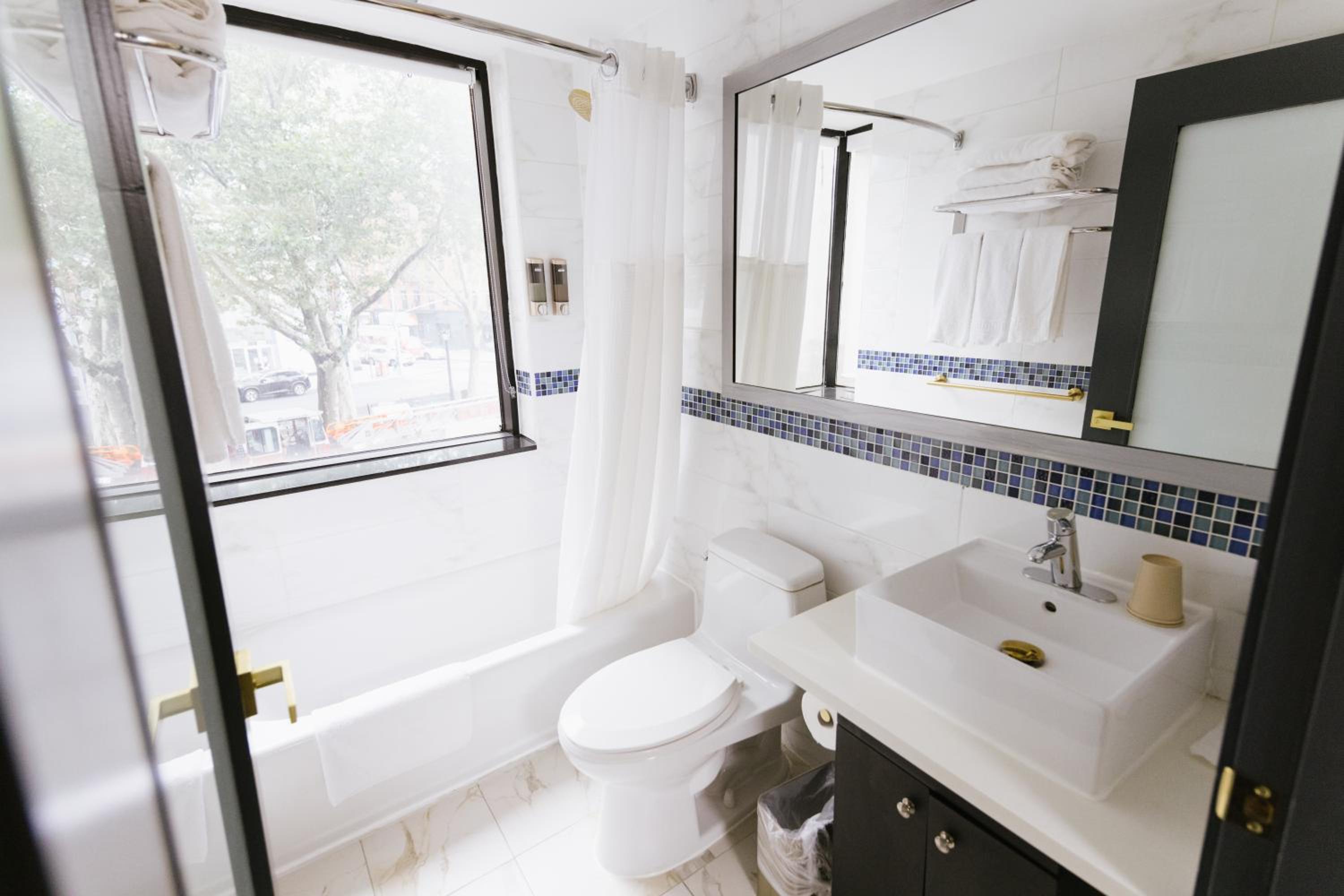 Standard Room with One Double Bed and One Single Bed