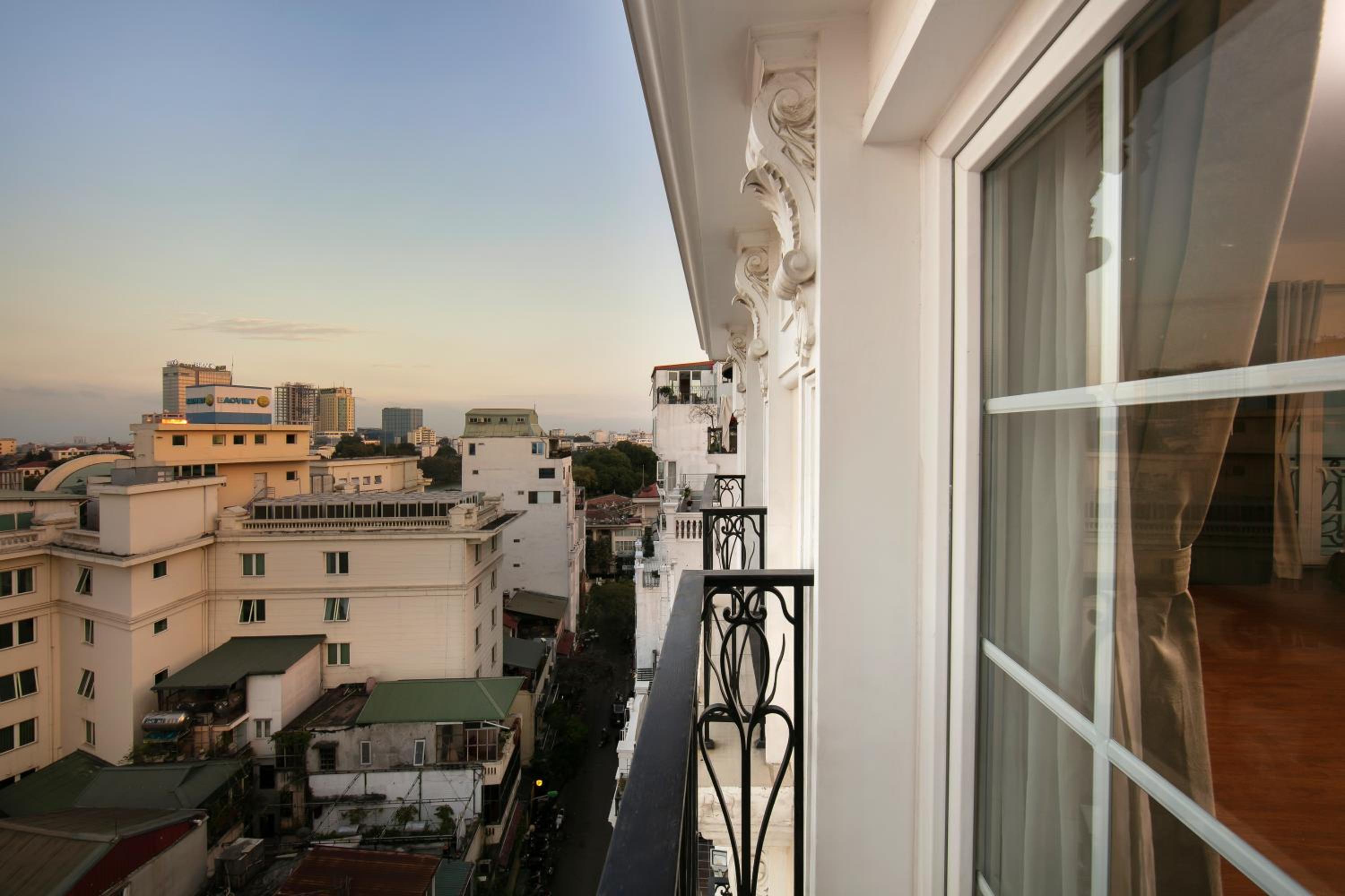 Executive Honeymoon Room with Balcony