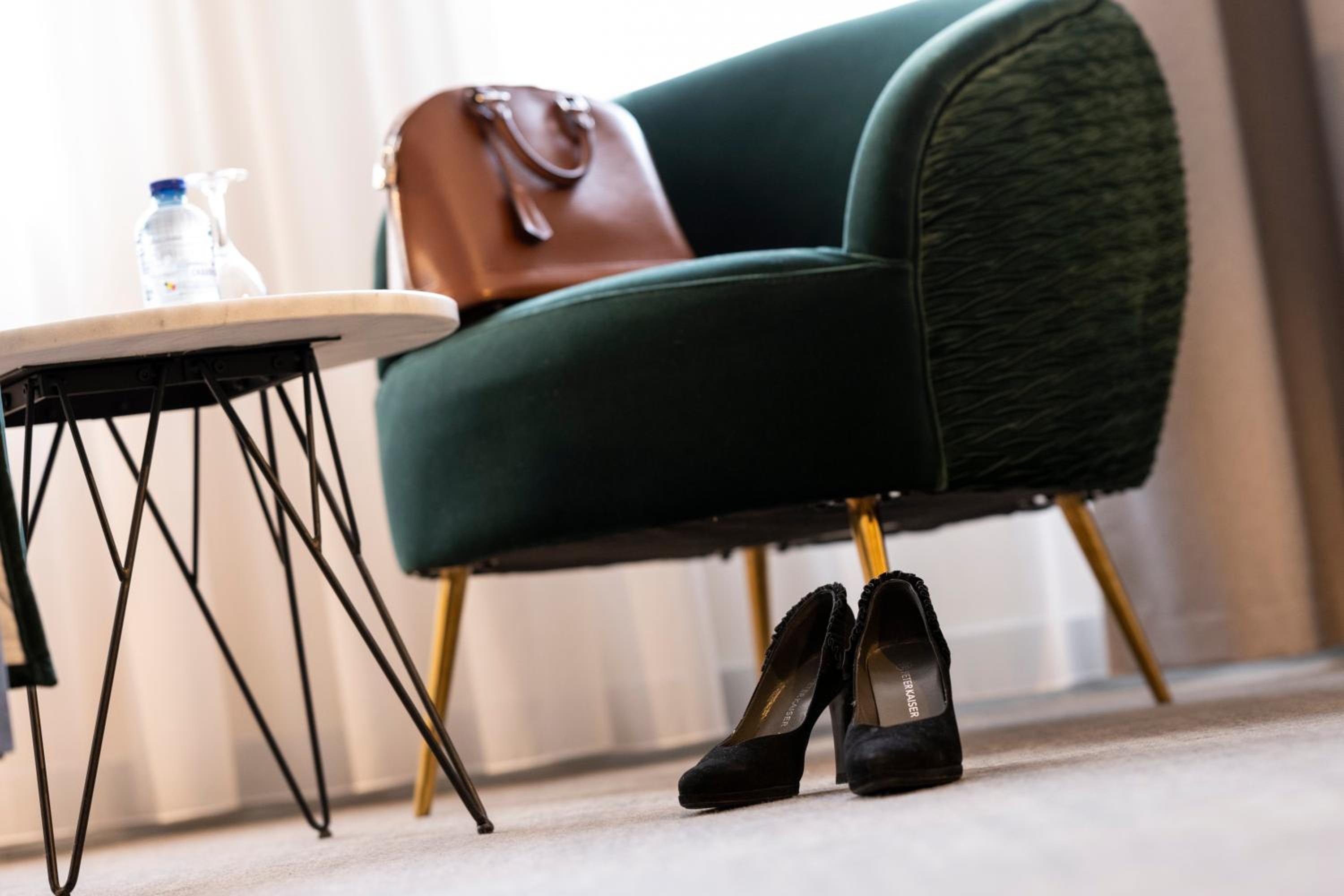 Standard Queen Room - Mid Floor