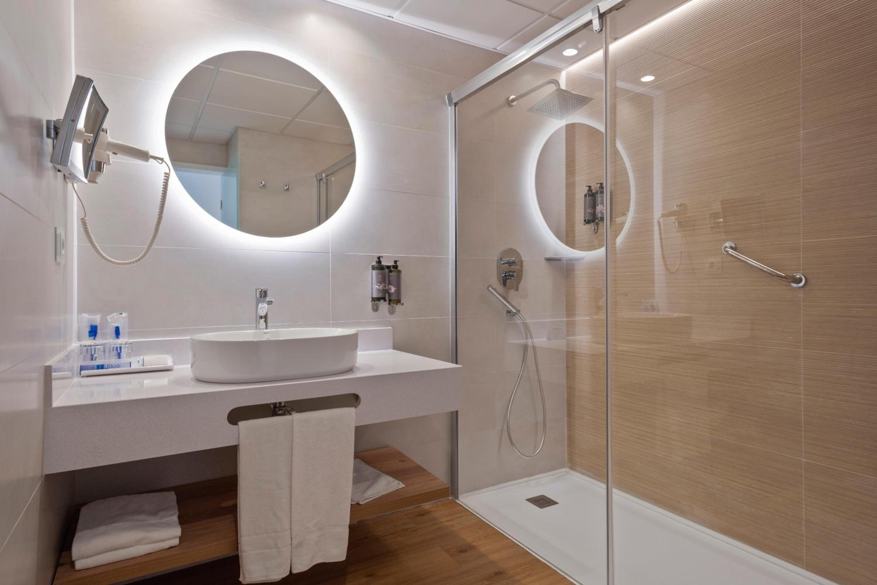 Superior Double Room (2 Adults + 1 Child)