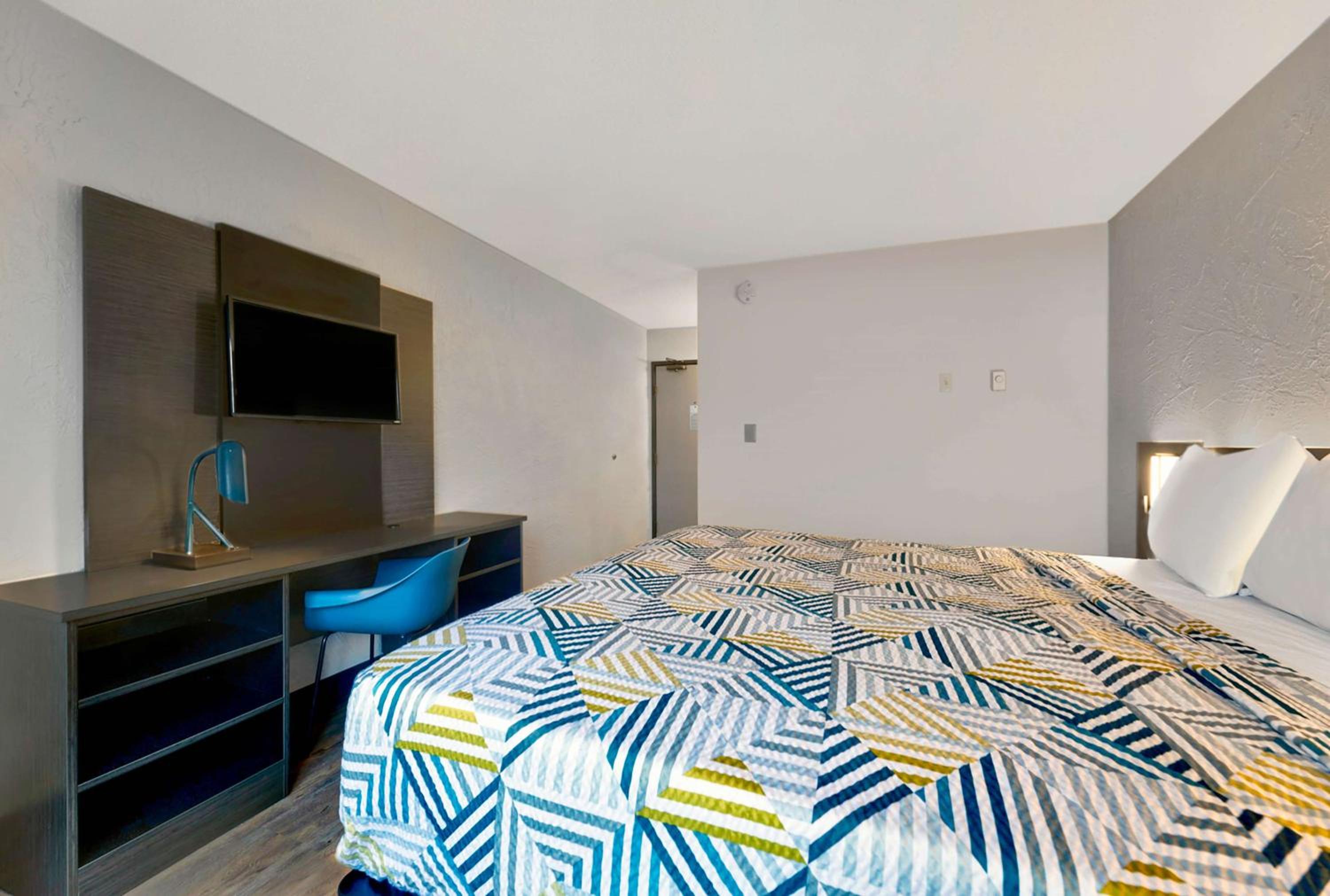 King Room - Disability Access - Non-Smoking