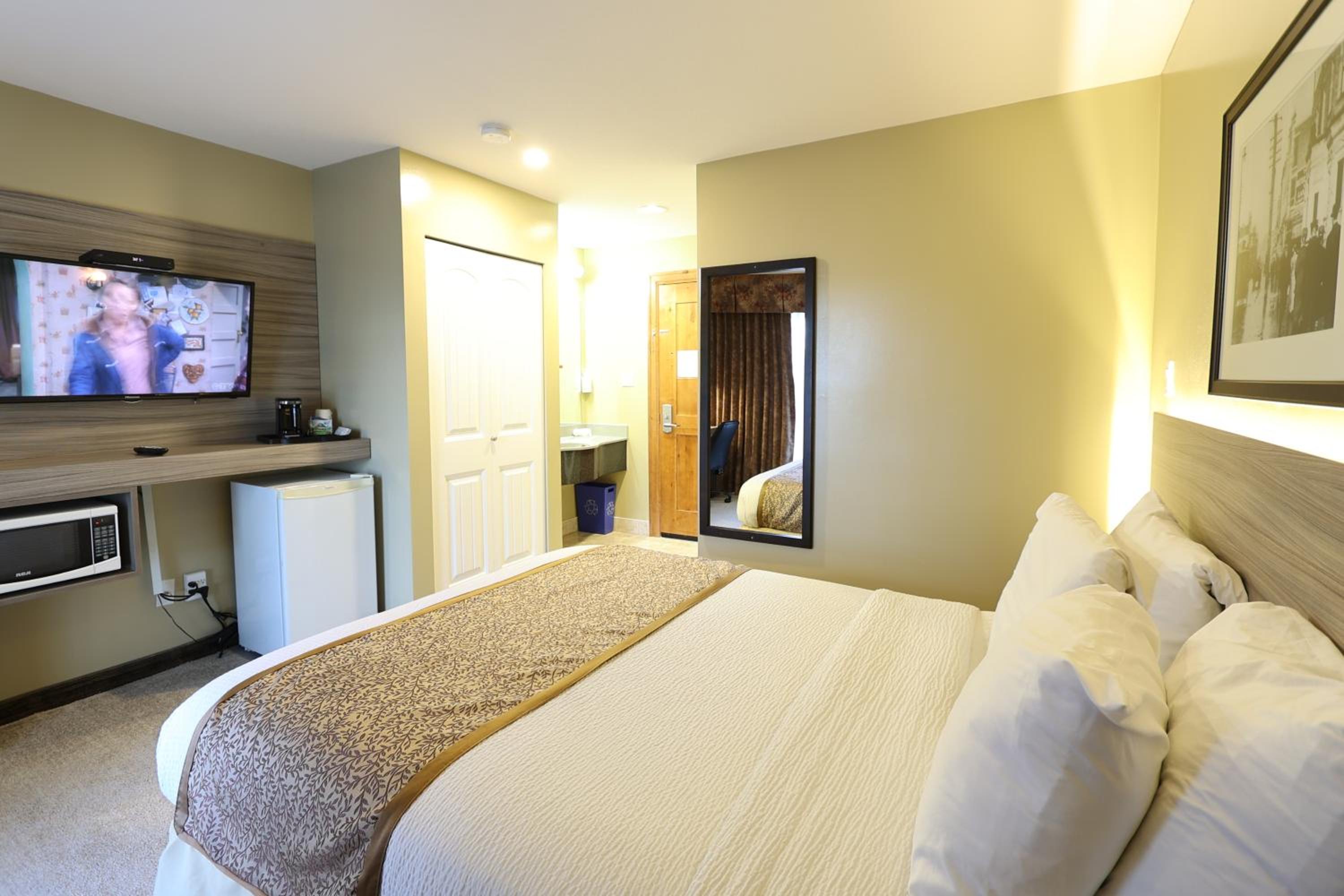 Queen Room - Disability Access - Non-Smoking