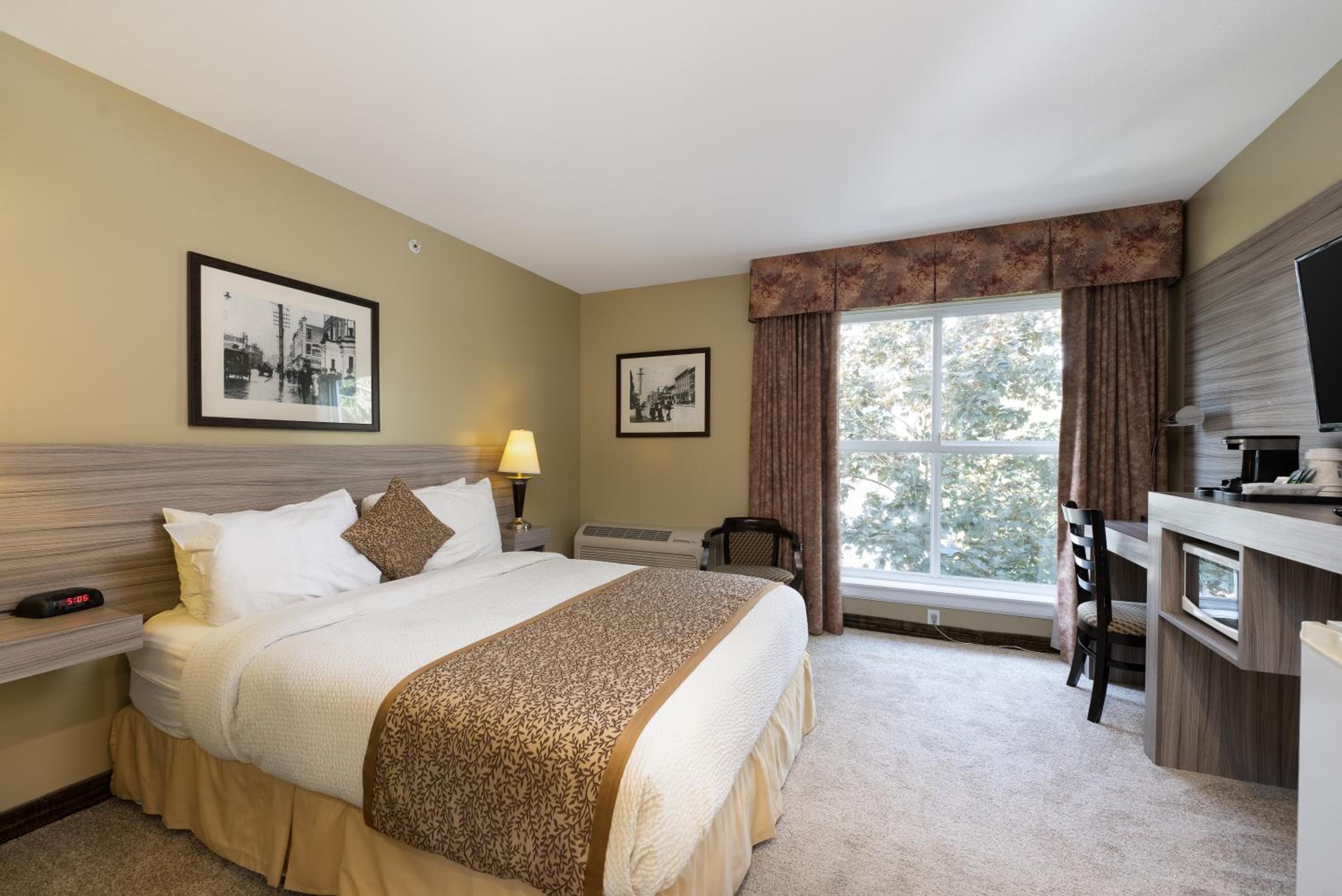 Queen Room - Non-Smoking