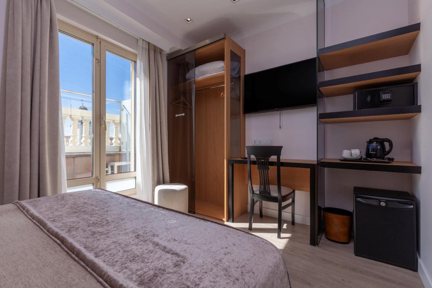 Premium Double Room with Terrace and Puerta del Sol Views
