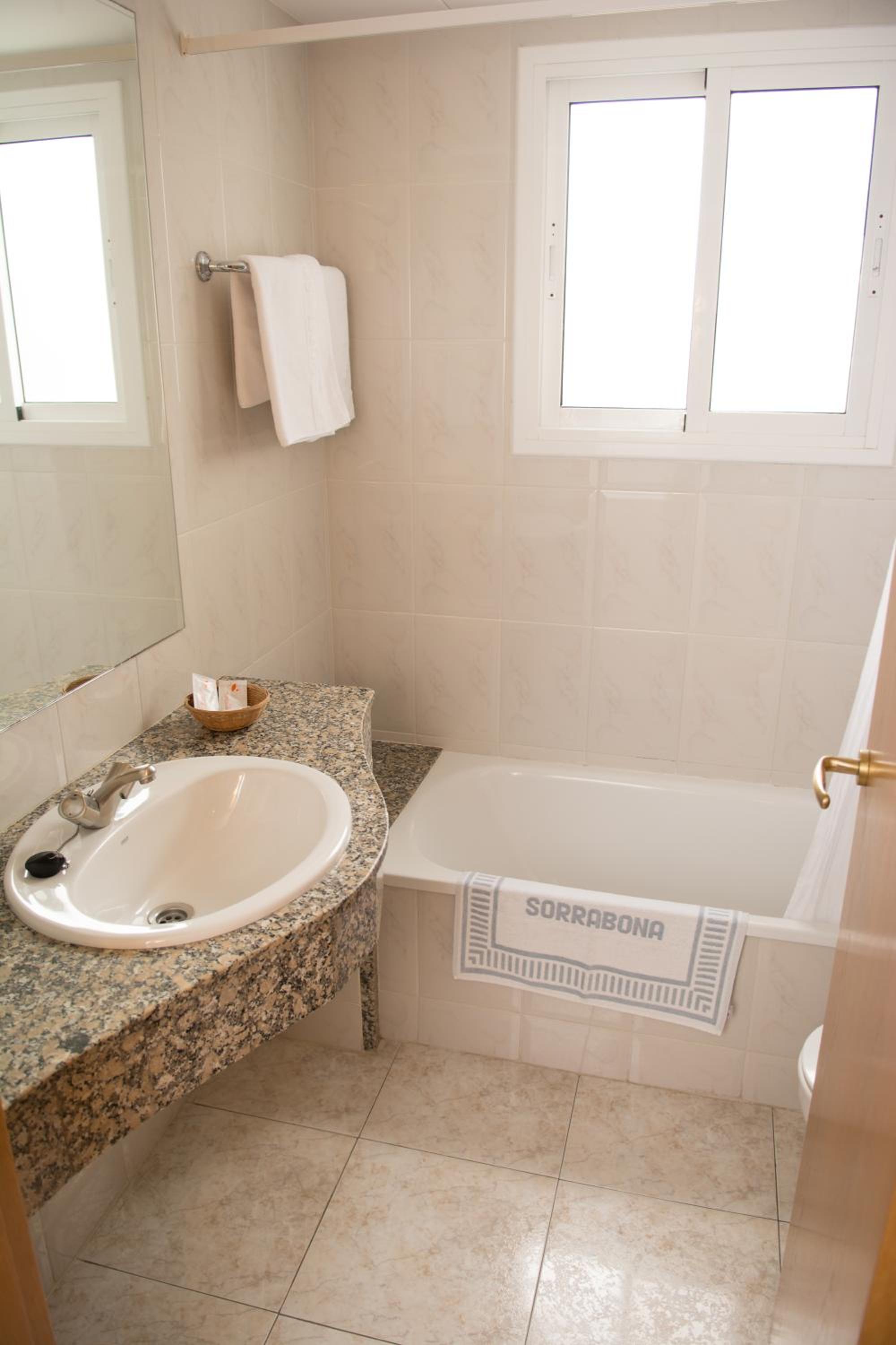 Quadruple Room with lateral Sea View (2 Adults + 2 Children)