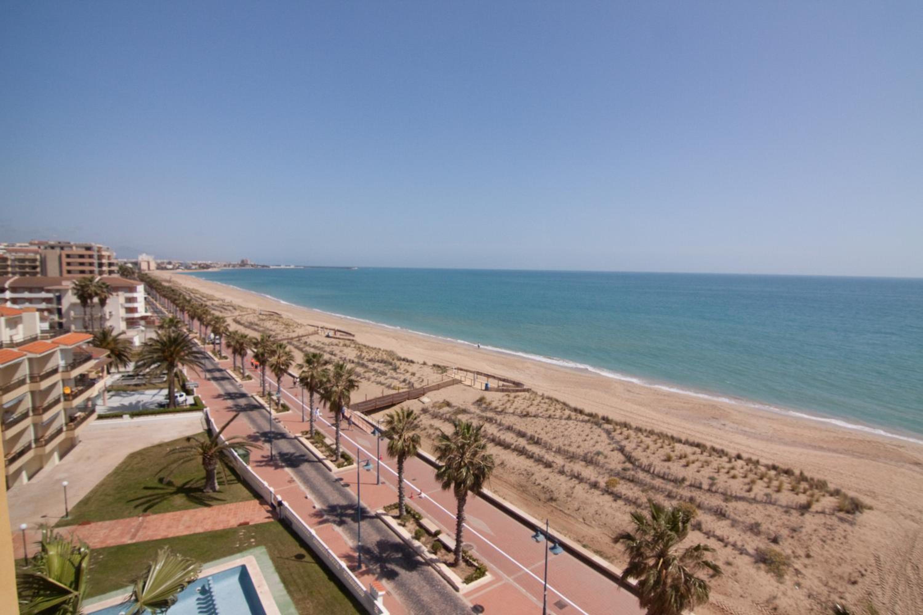 Family Room with Partial Sea View 