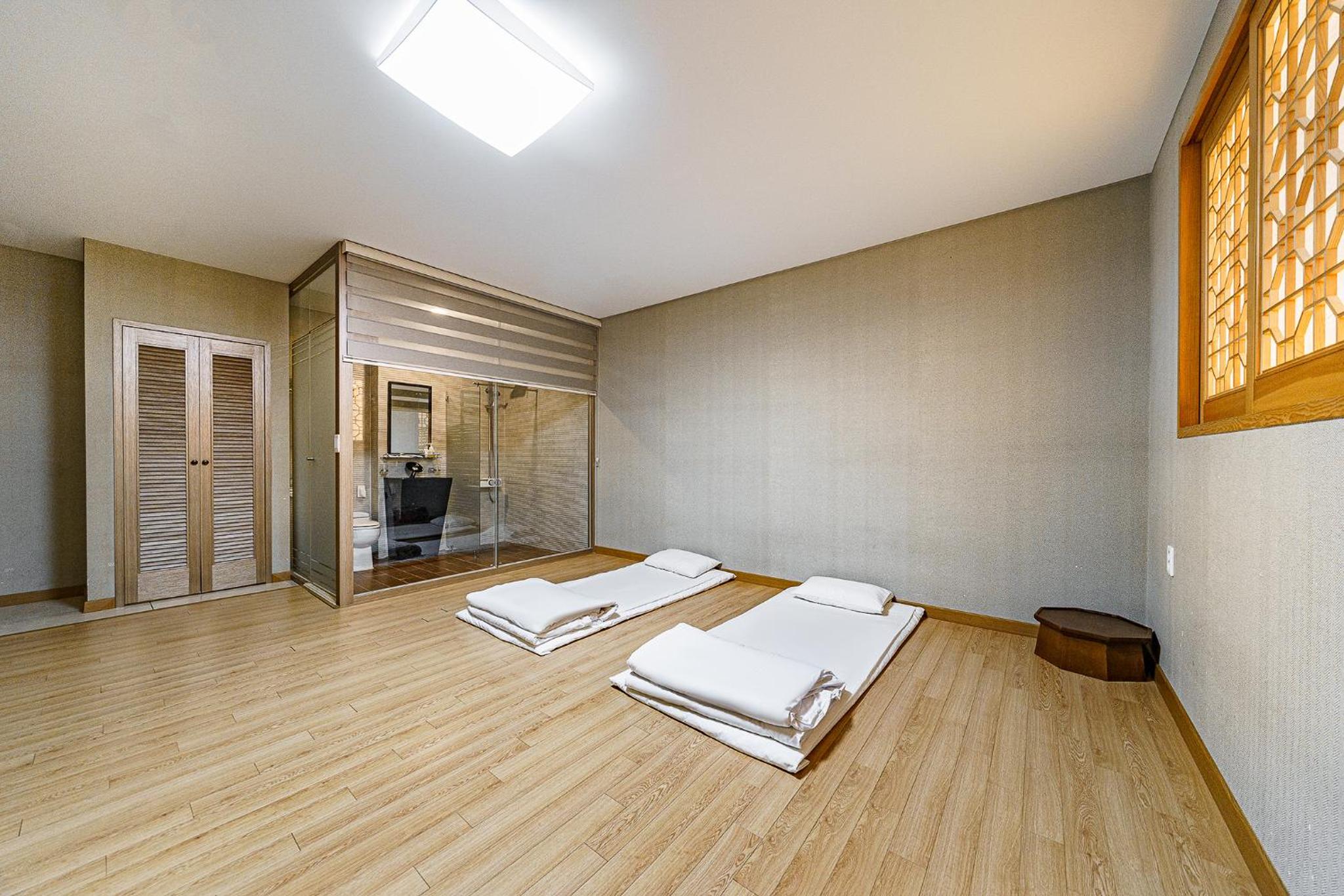 Family Ondol Room - No View (Non-renovated room)