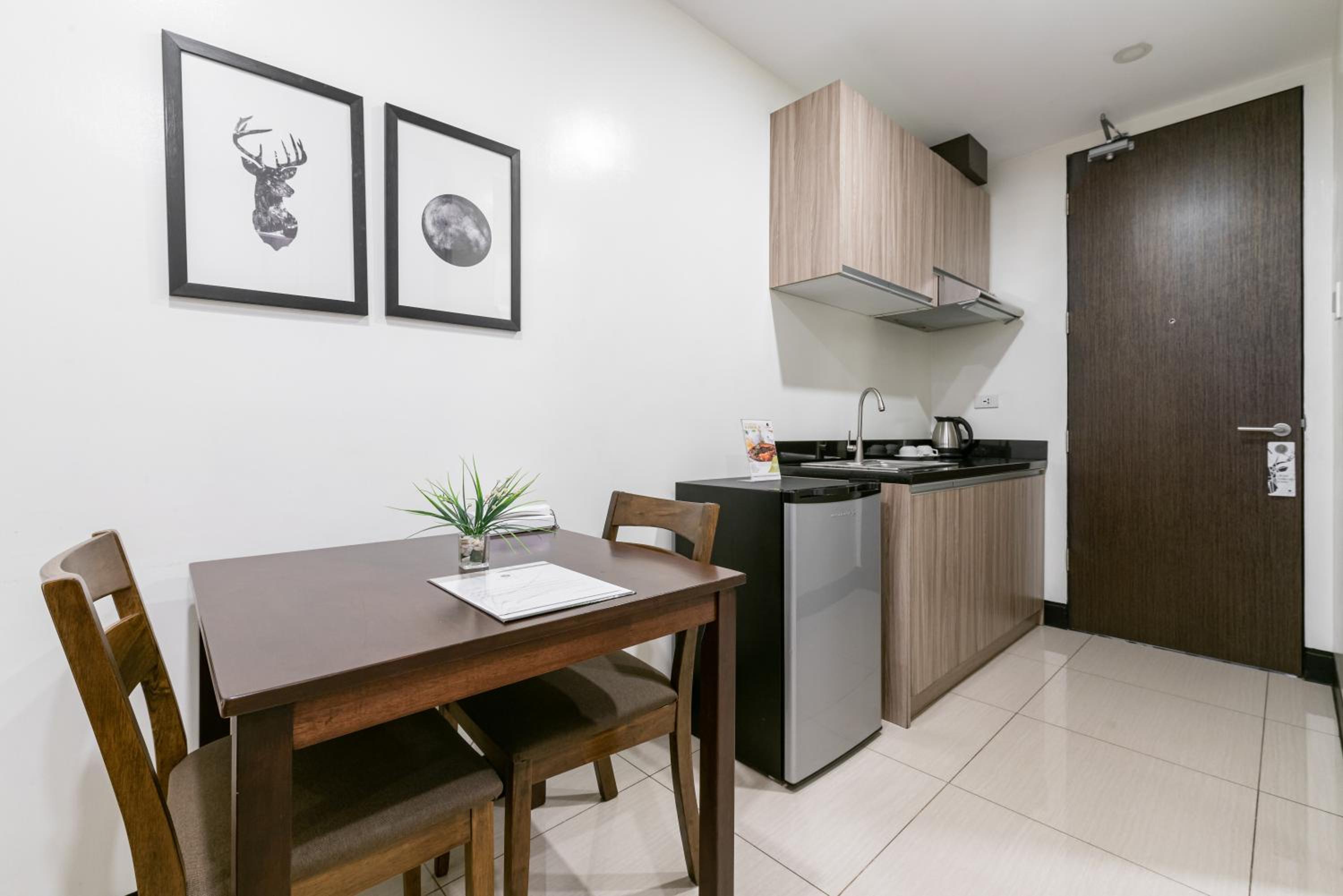 Deluxe Family Studio