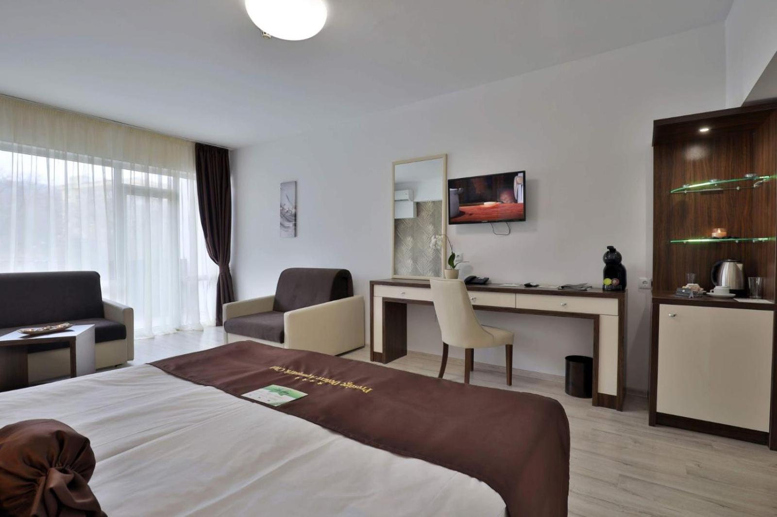 Deluxe Family Room with Balcony - Free Aquapark Access