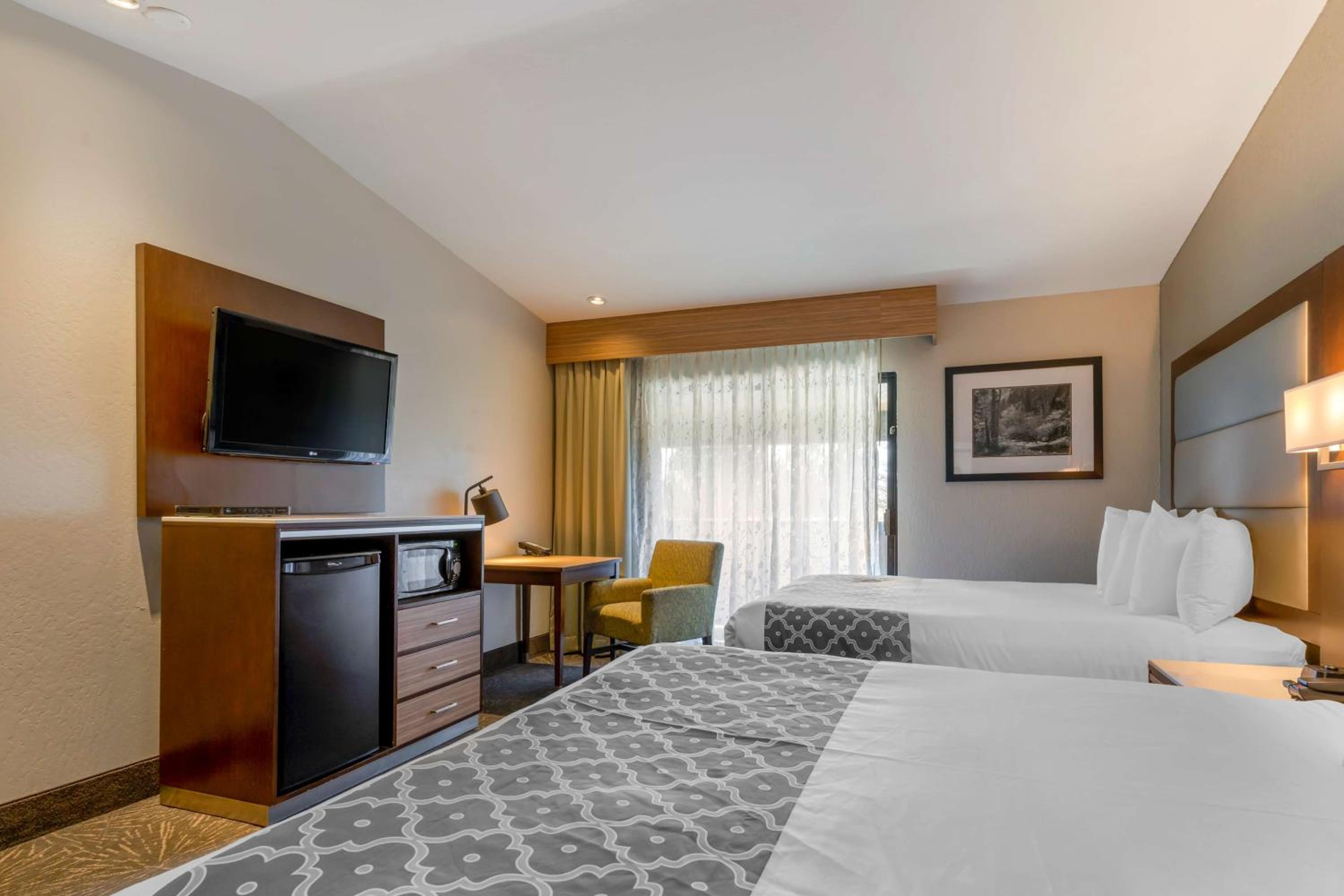 Double Room with Two Double Beds - Disability Access