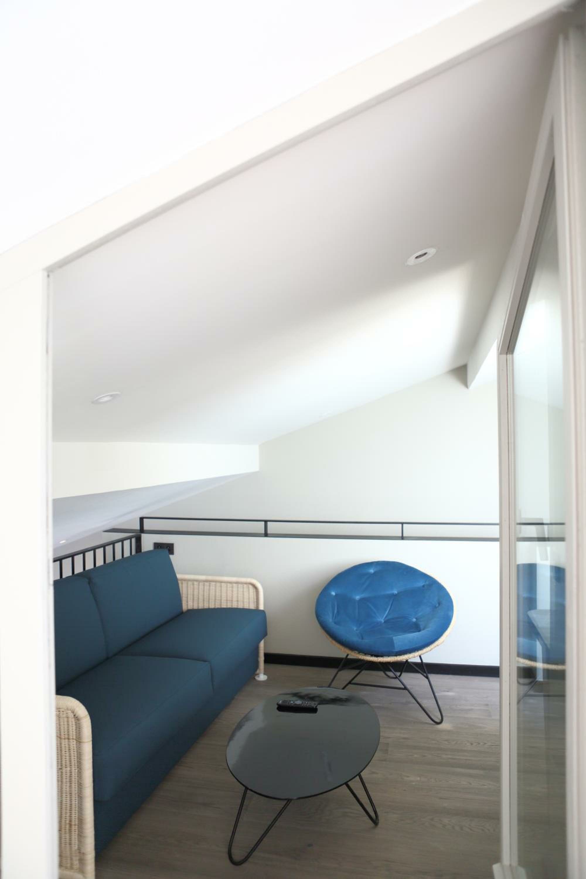 Family Room with Mezzanine, Sofa Bed and Living Room - Non-Smoking