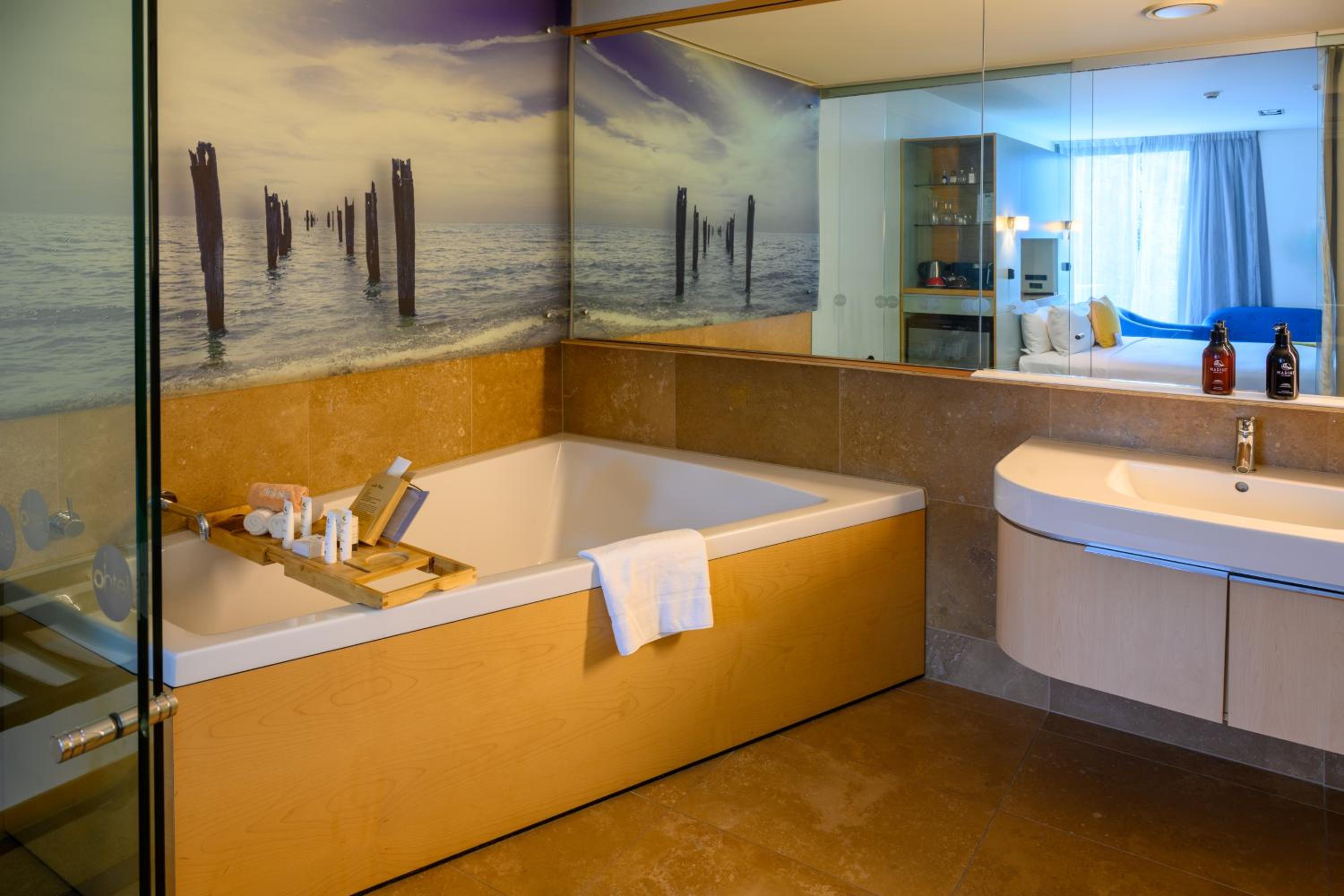 Deluxe King Room with Bath