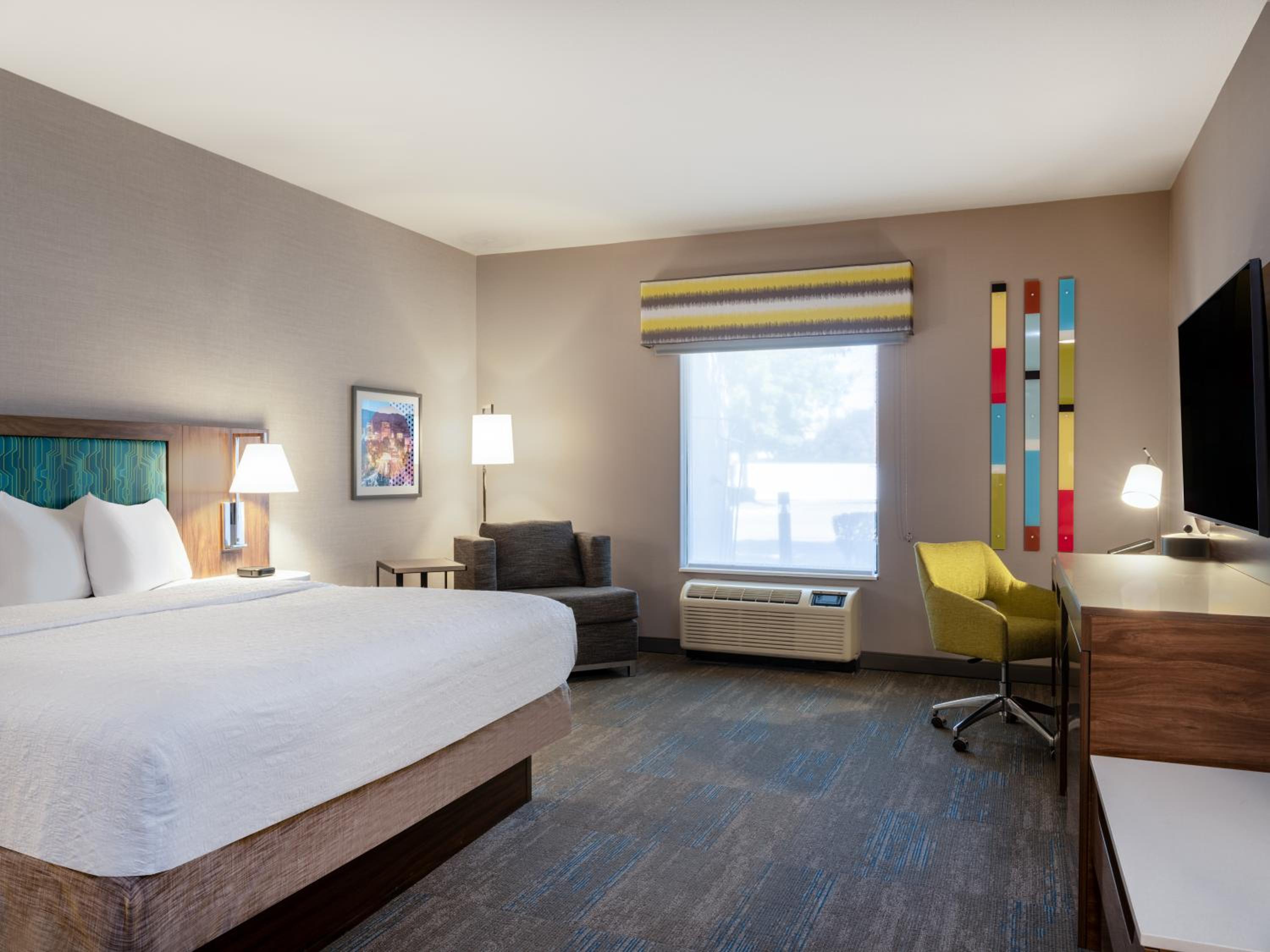 King Room with King Bed - Non-Smoking