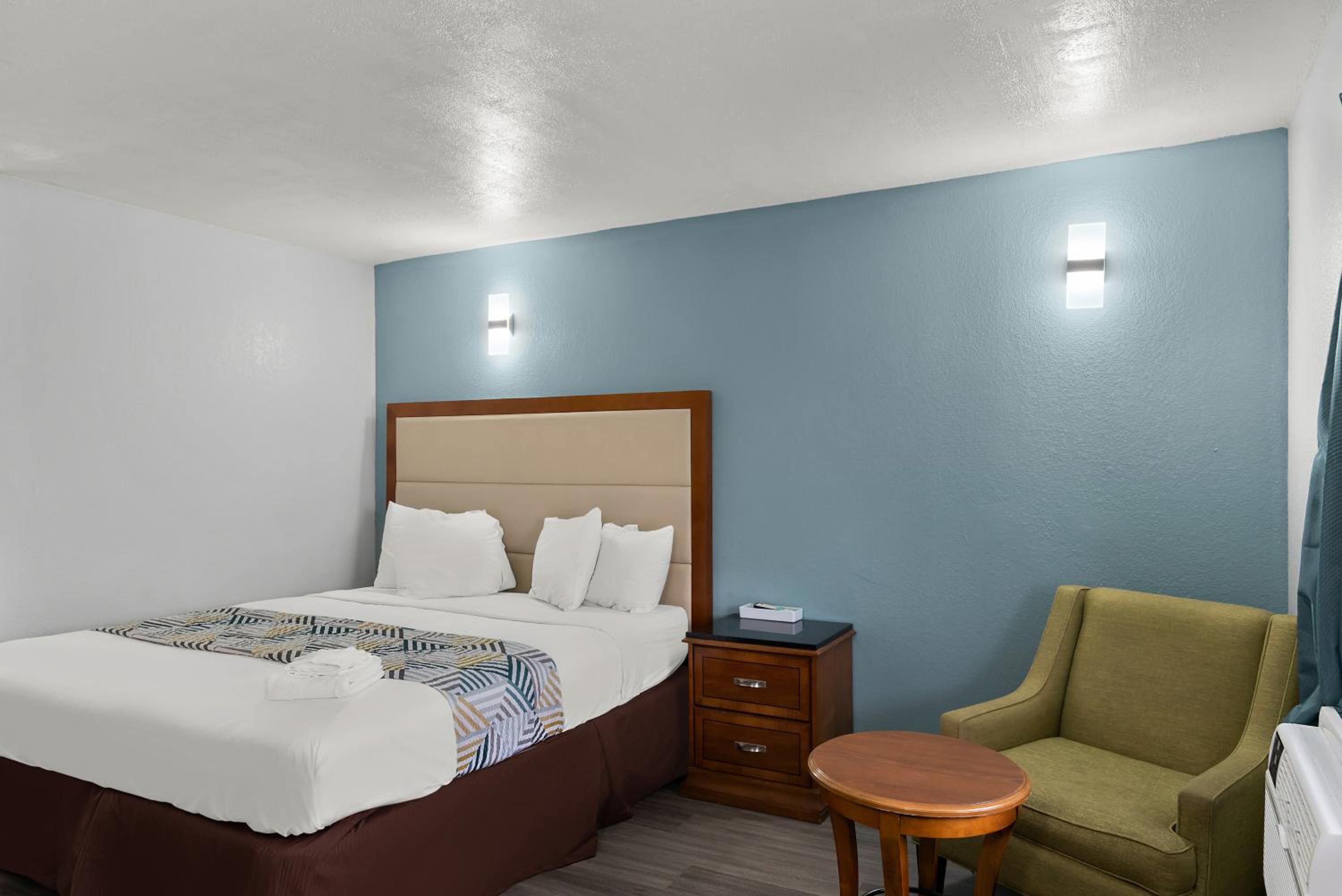 1 King Bed Non Smoking
