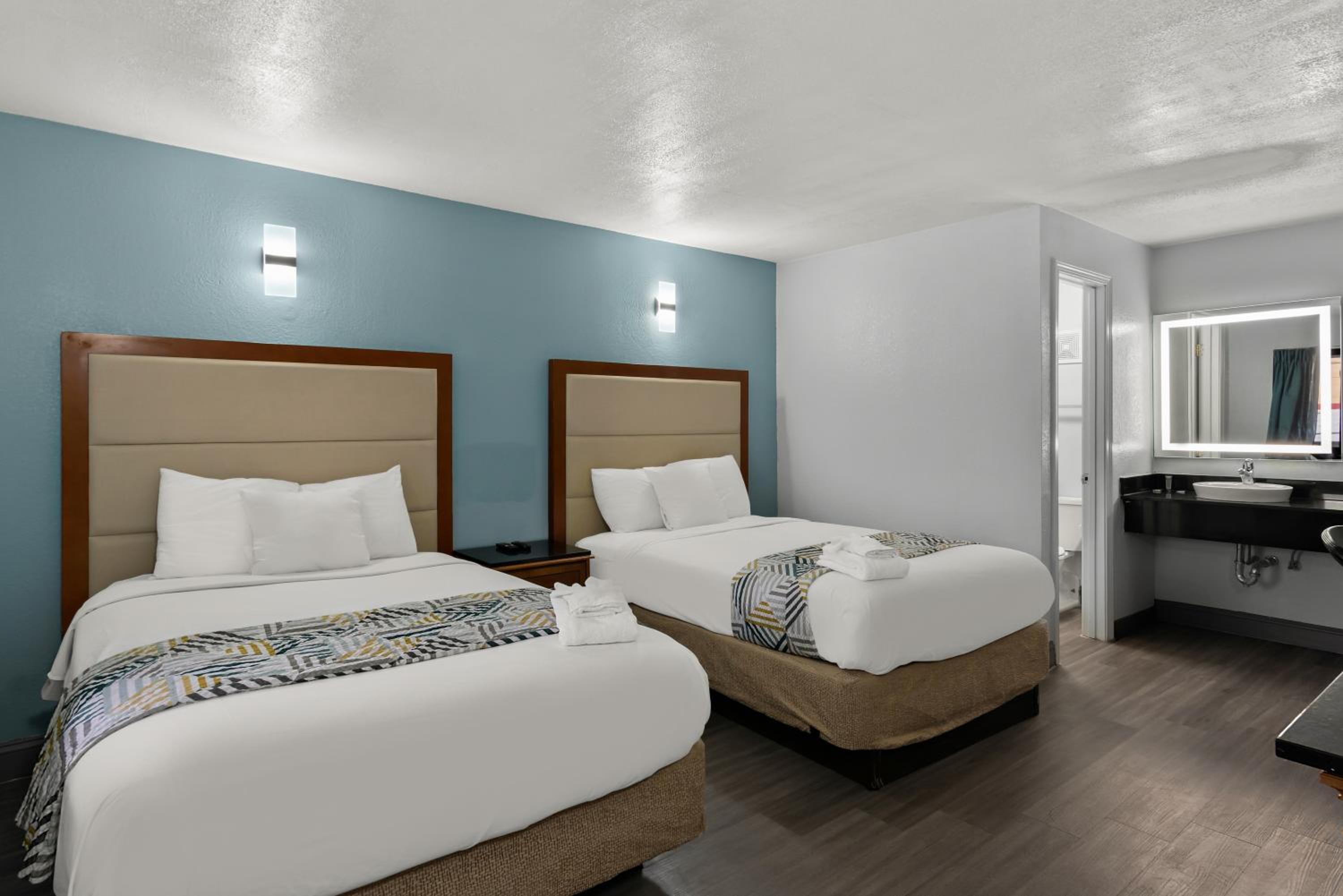 2 Double Beds Accessible Non Smoking