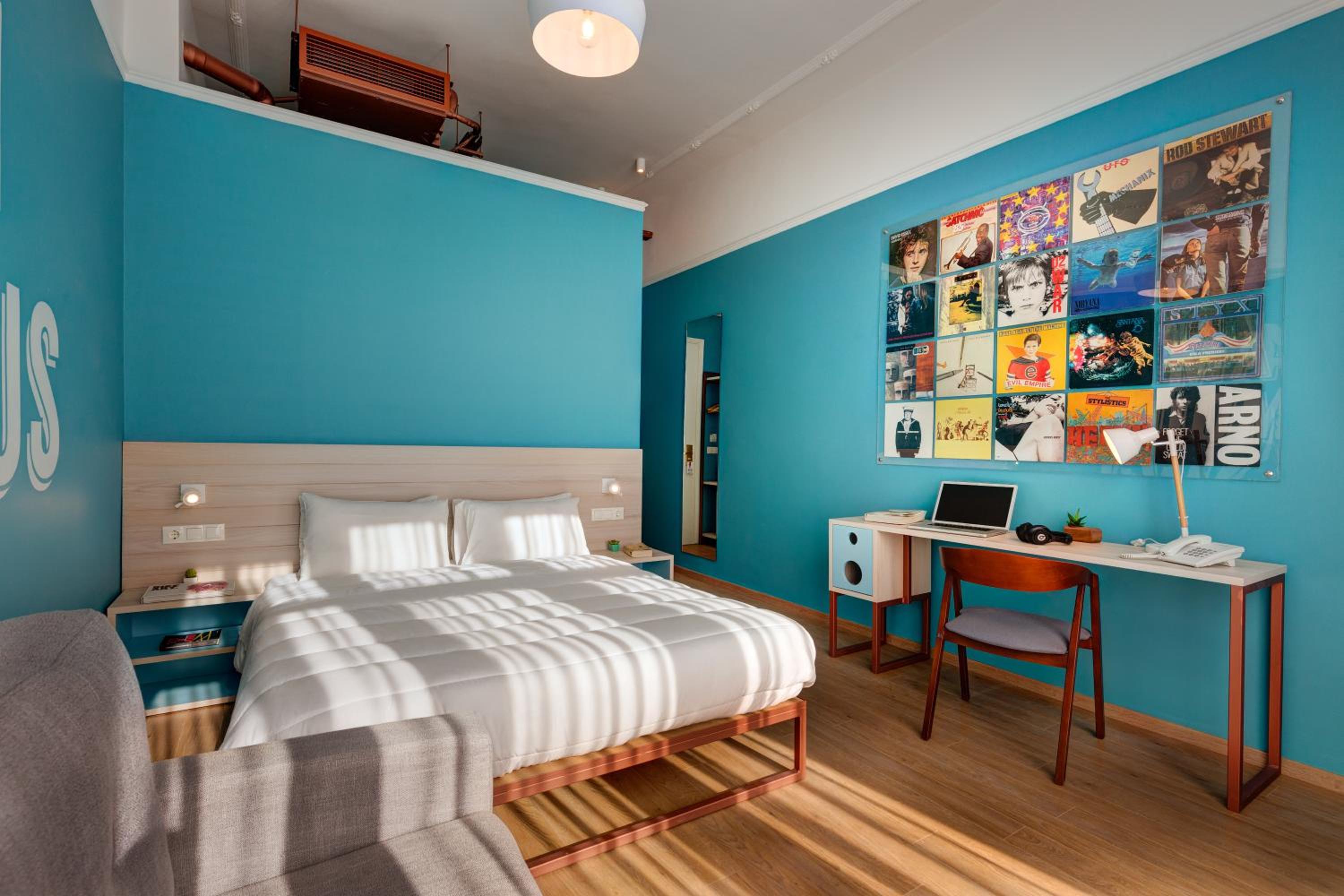 Large Partial Sea View Room 