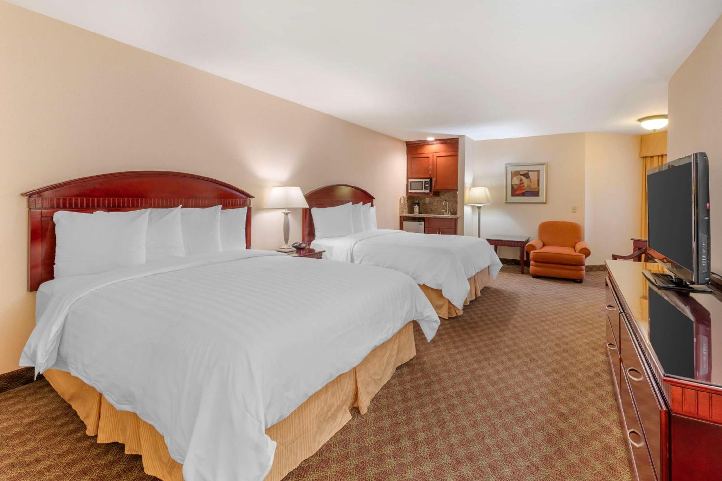 Deluxe Queen Room with Two Queen Beds - Non-Smoking