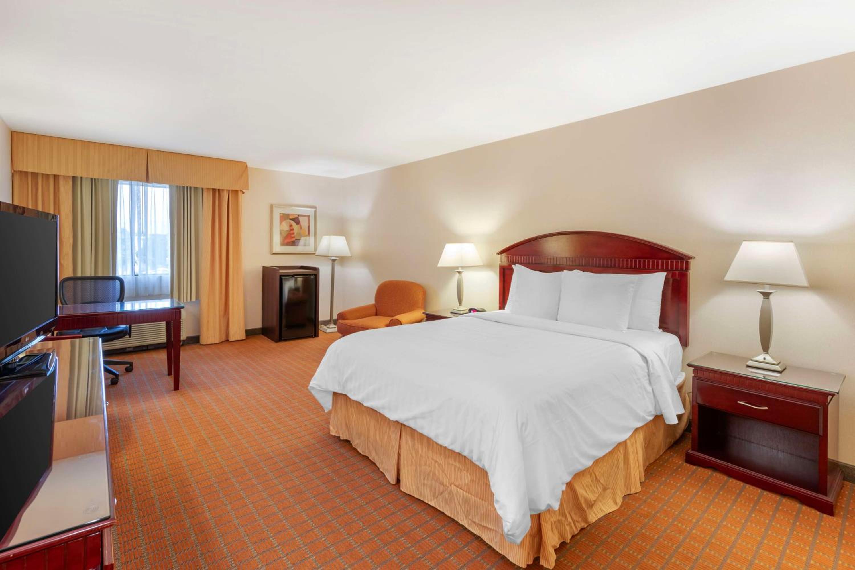 Queen Room - Non-Smoking