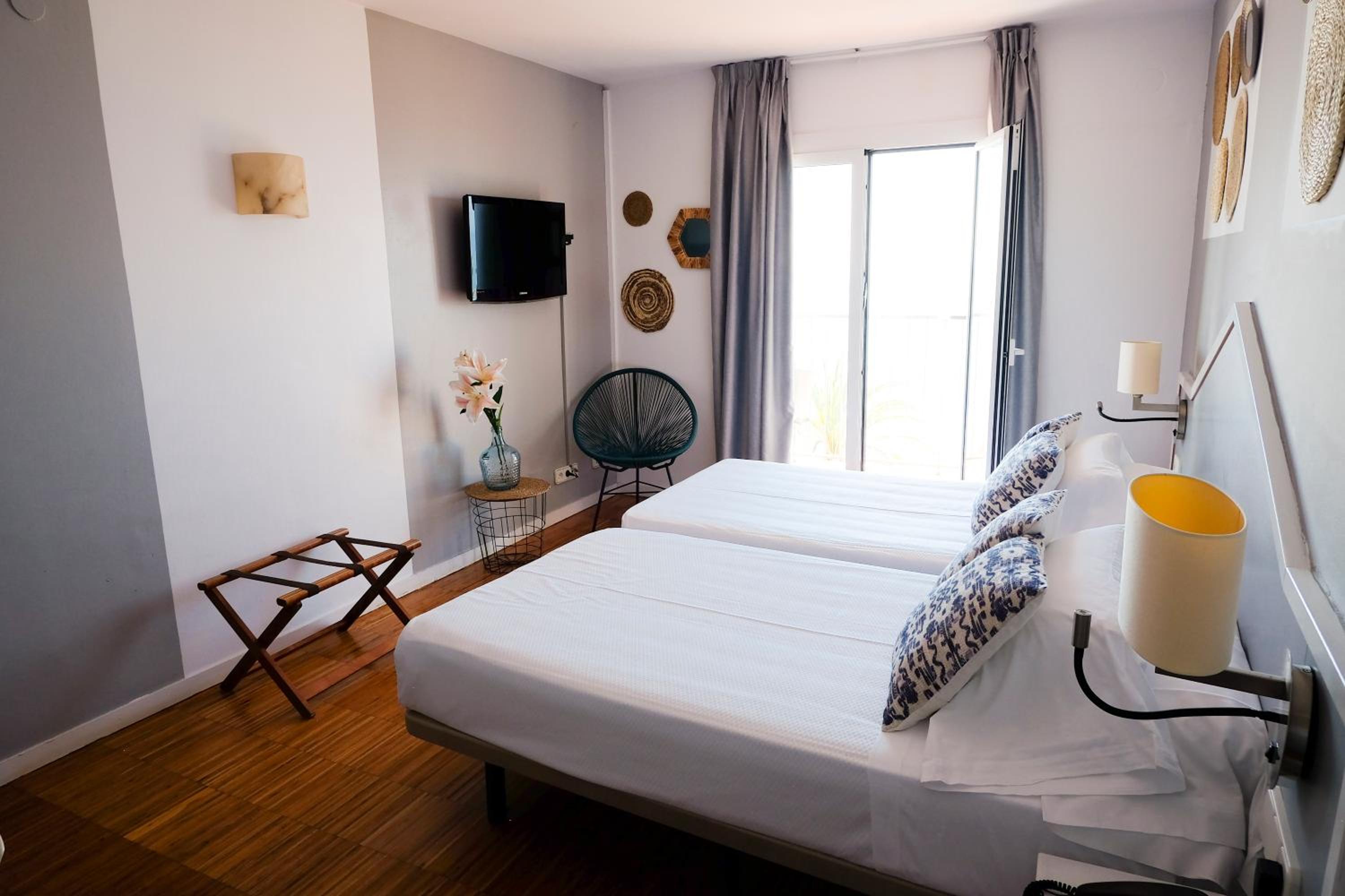 Double or Twin Room with Sea View