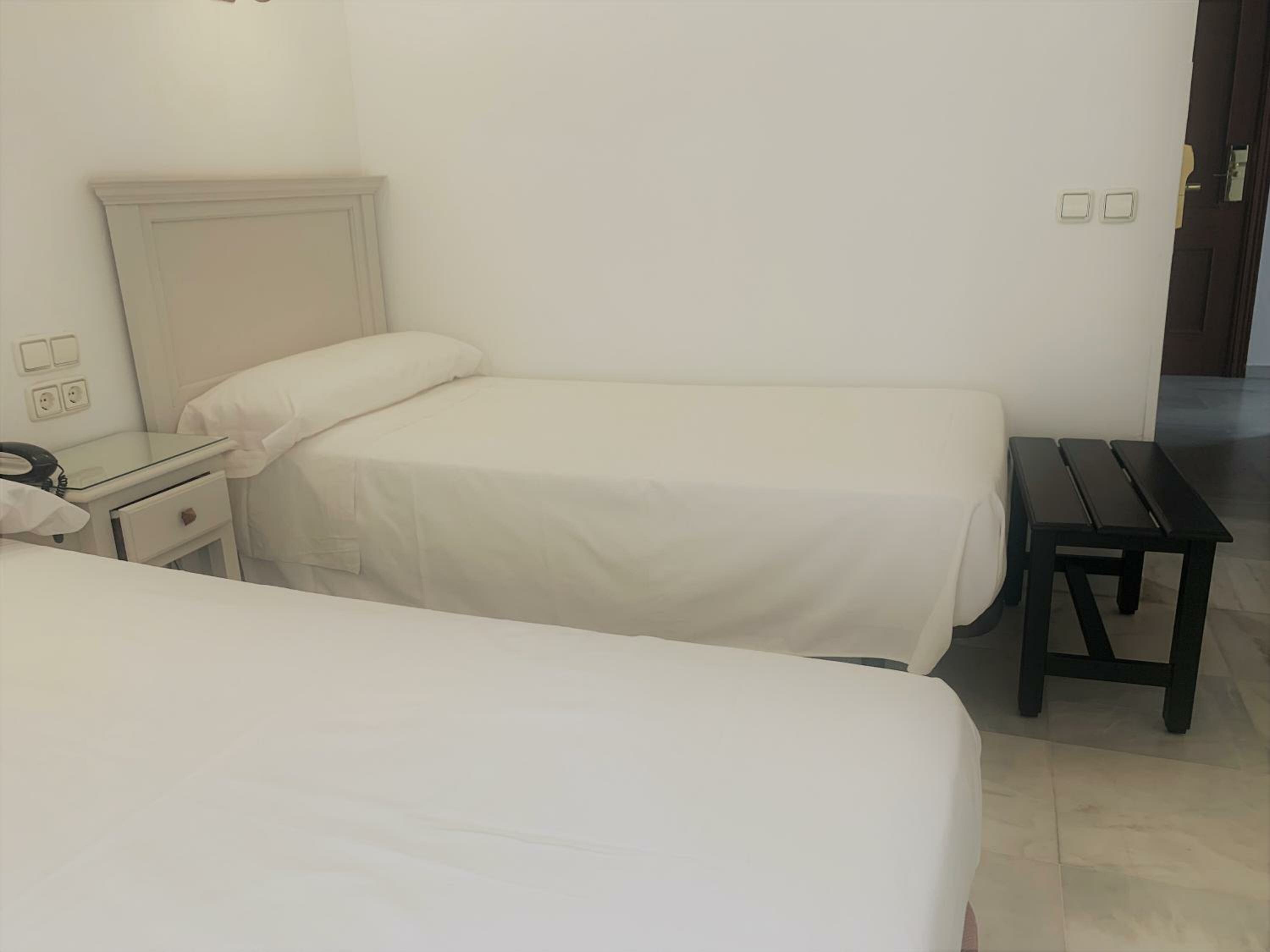 DOUBLE WITH EXTRA BED - 3 INDIVIDUAL BEDS