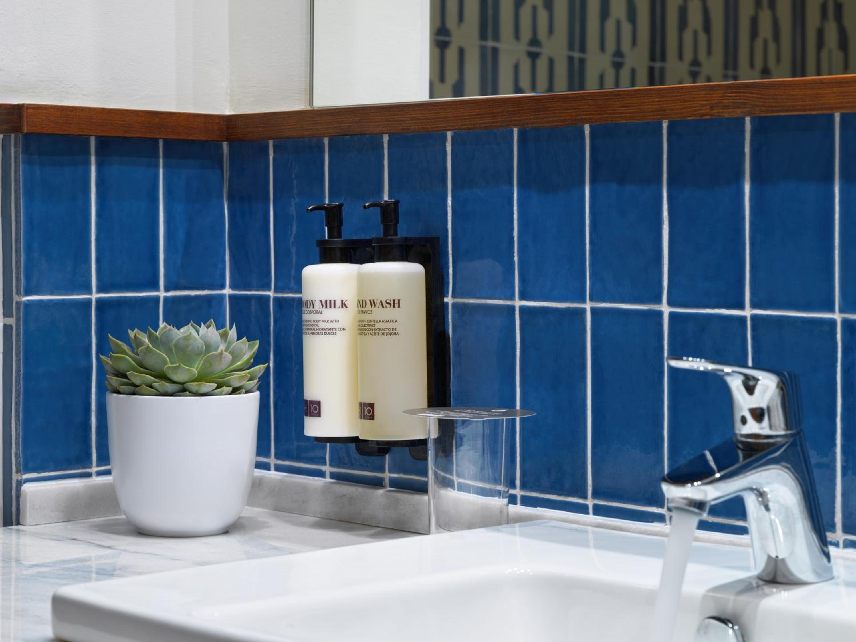 Double or Twin Room with Extra Bed (3 Adults)