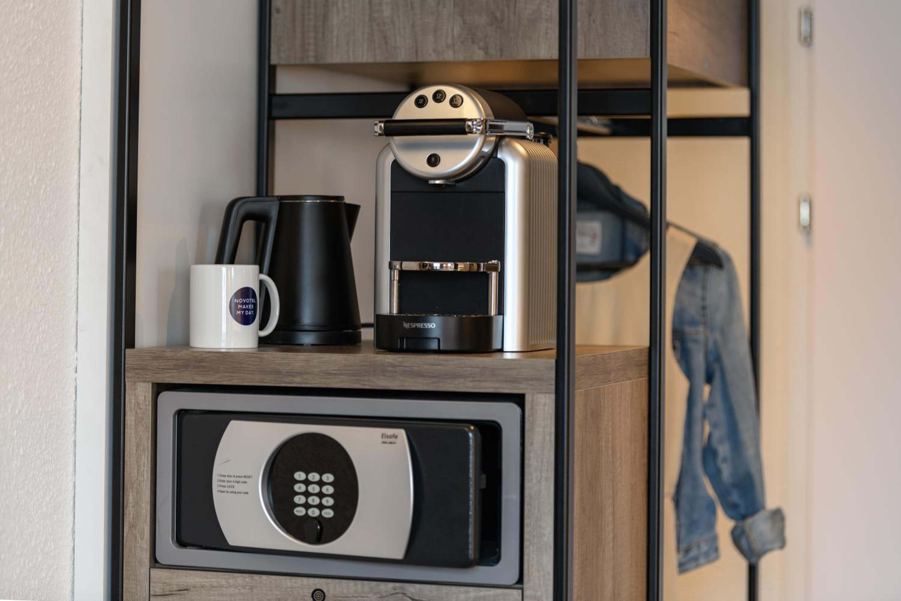 Executive Room with 1 Queen Bed and Sofa