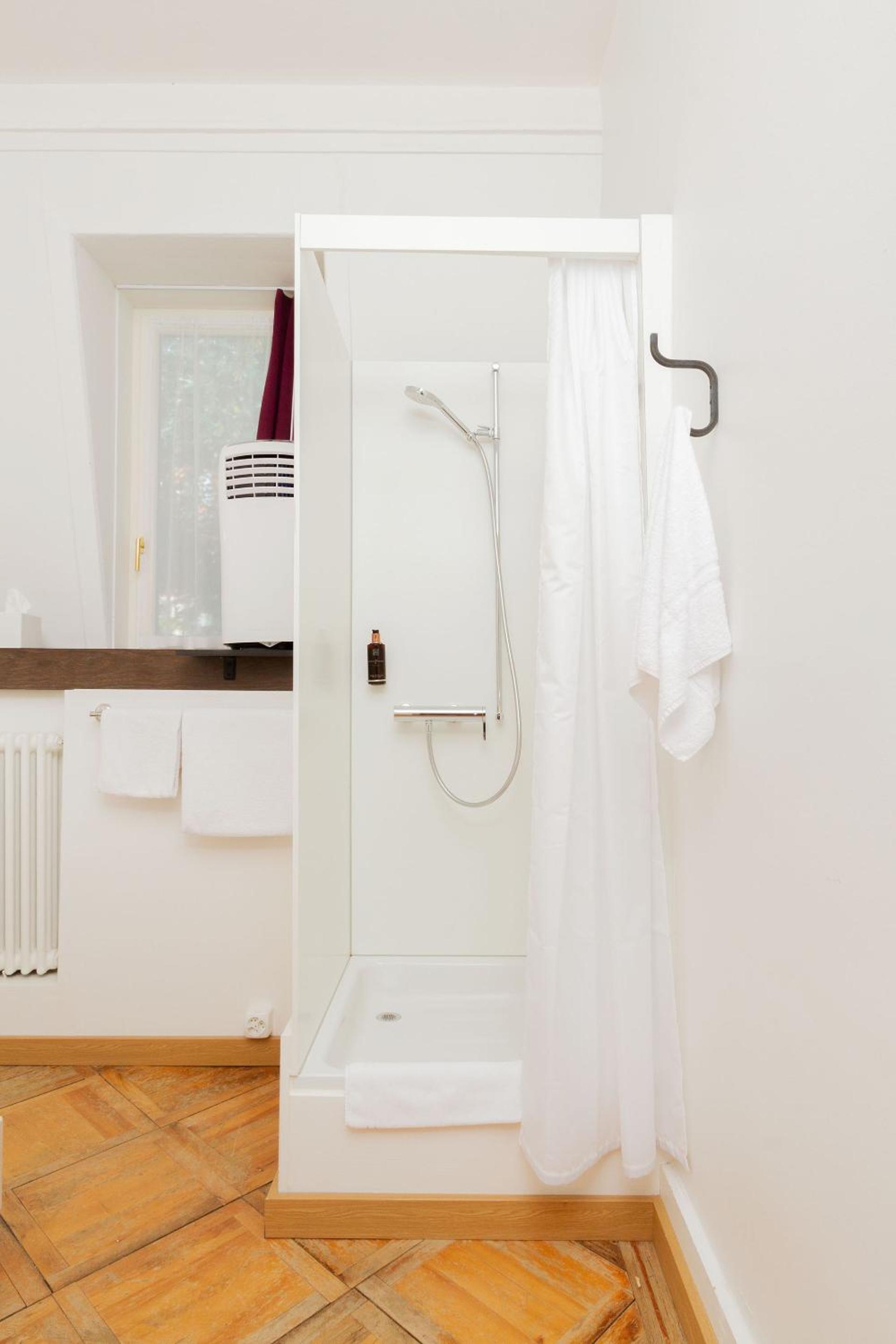 Single Room with Shared Toilet