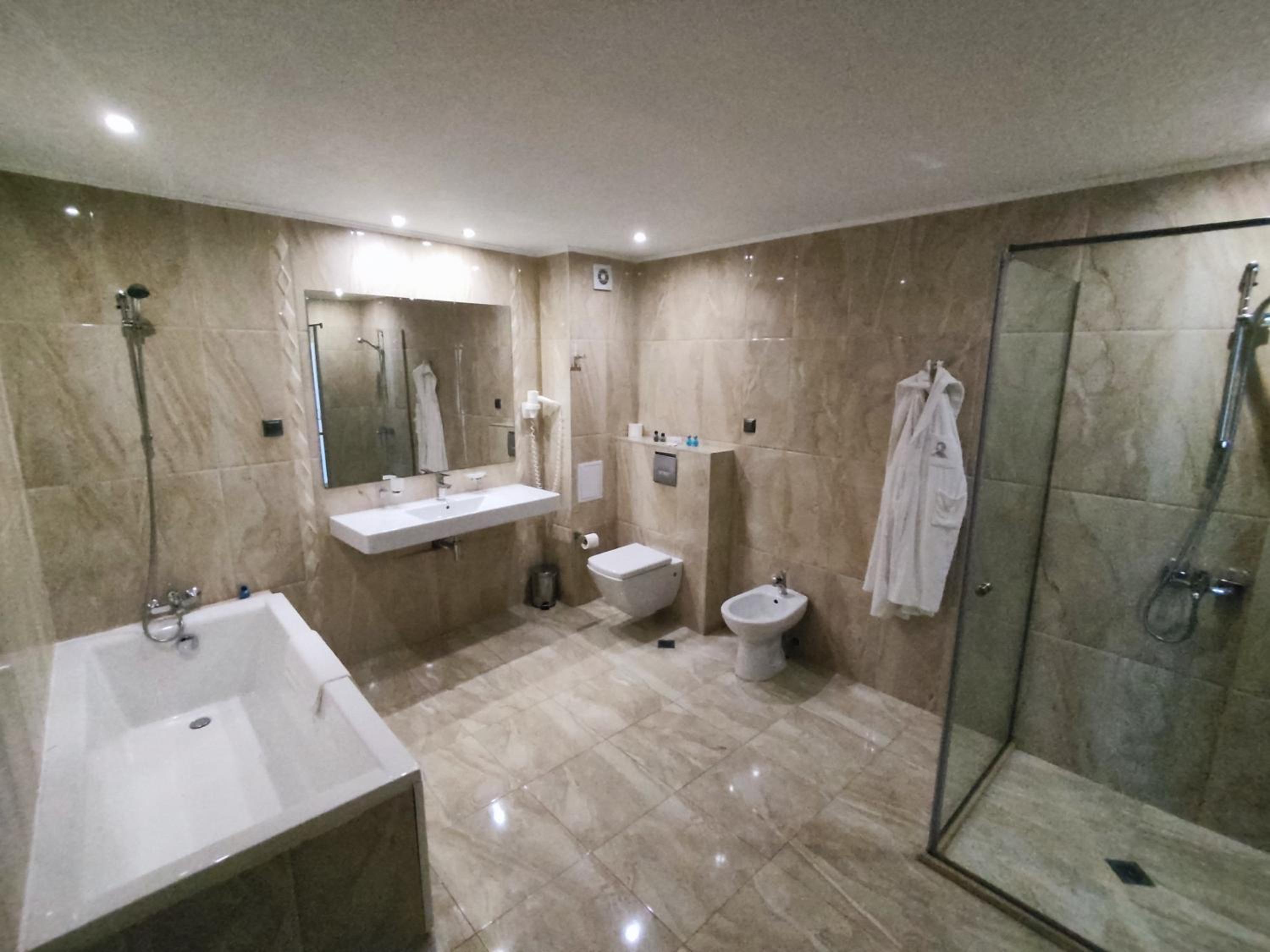 Junior Suite Sea View (2 Adults + 2 Children)