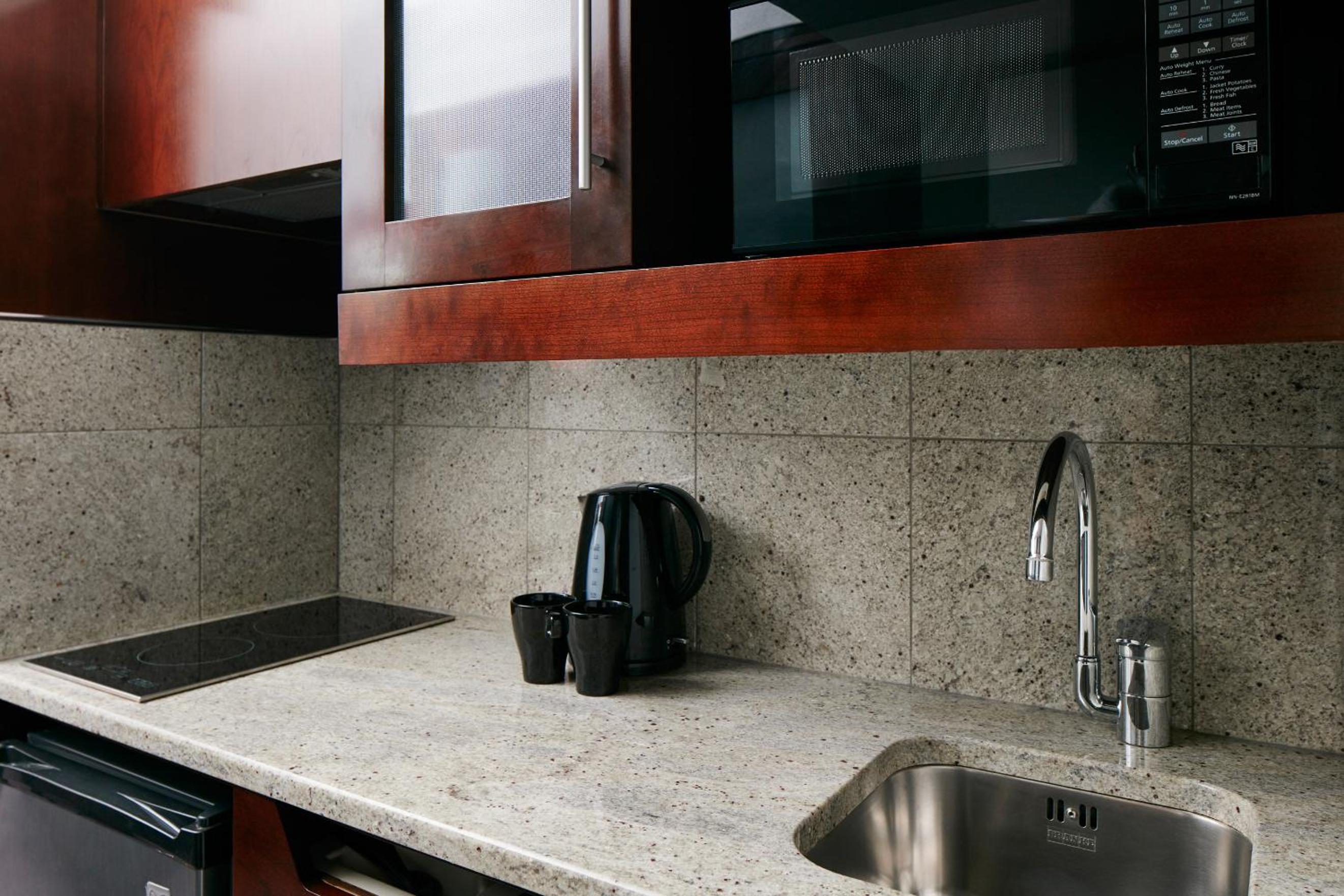 One-Bedroom Suite with Kitchenette 