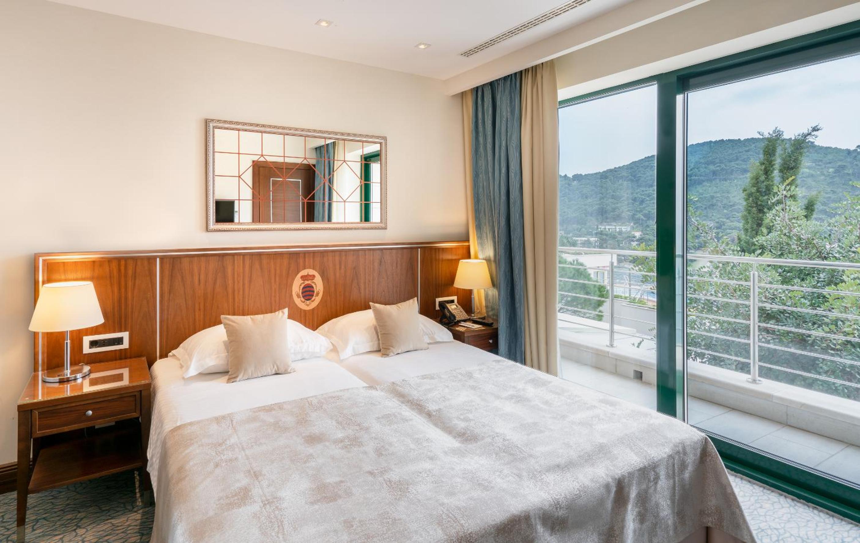 Suite with Balcony and Partial Sea View