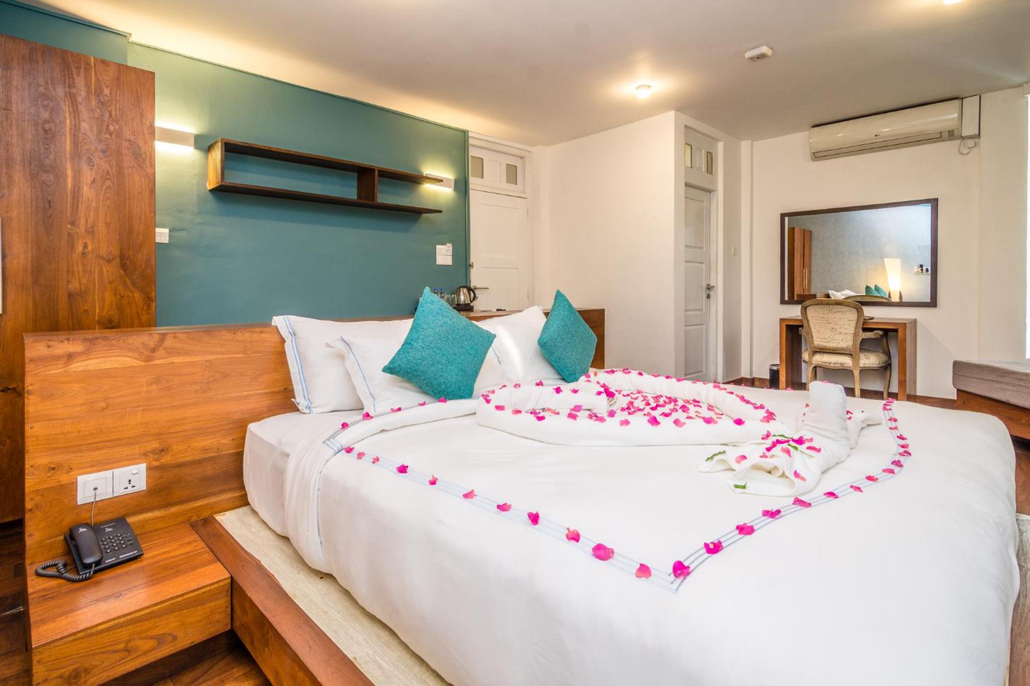 Suite with Lake View