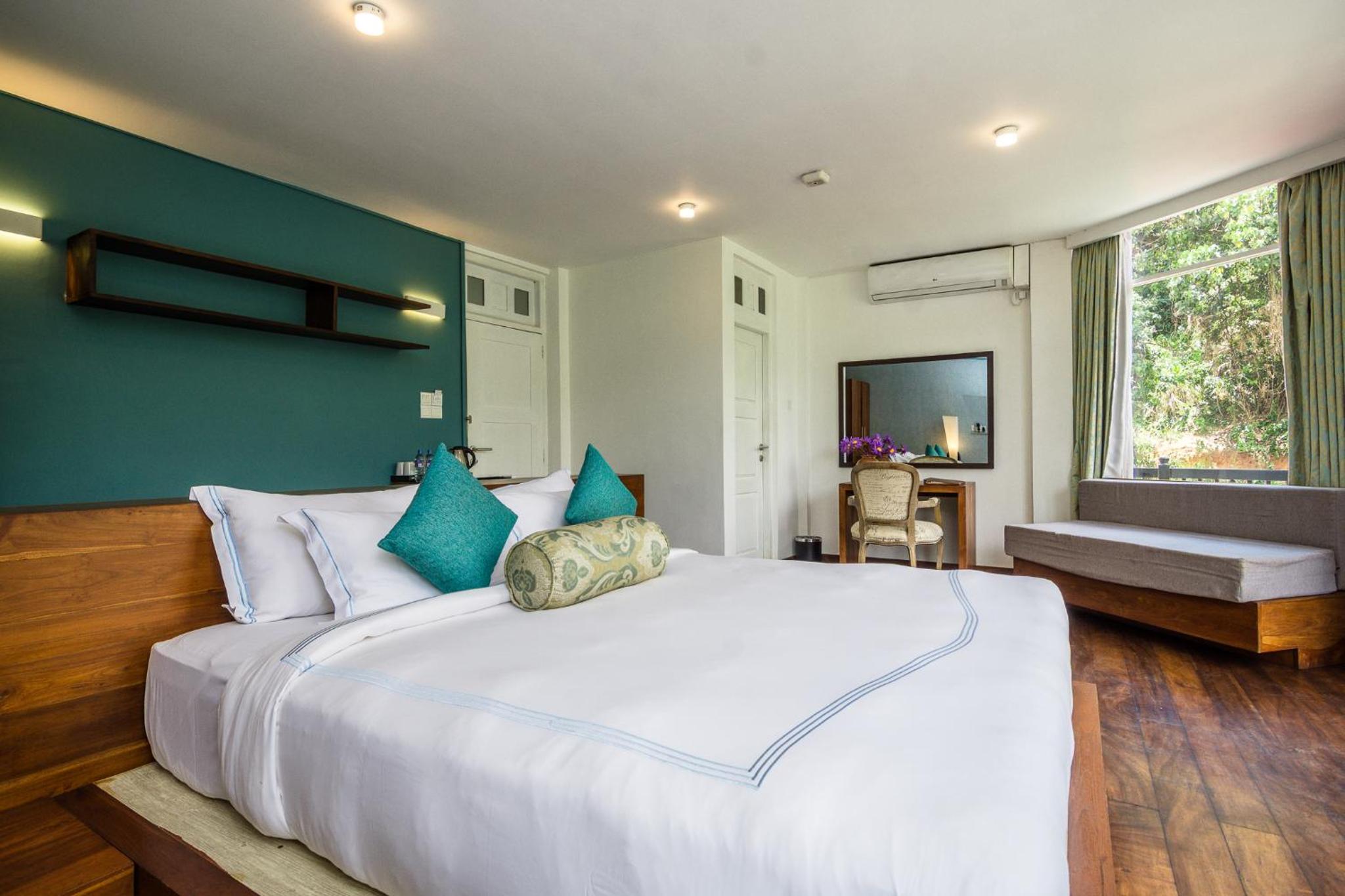 Suite with Lake View