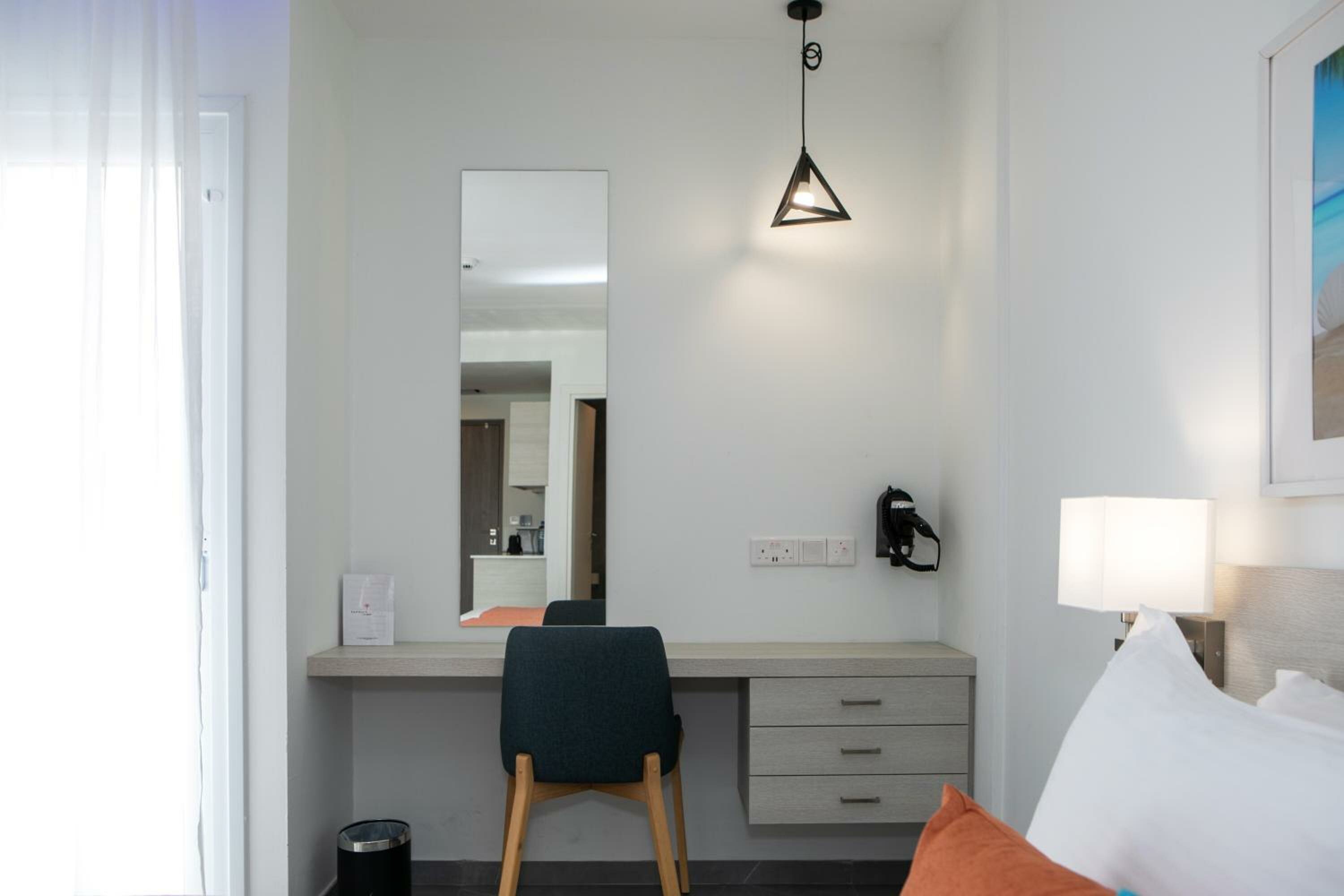 Suite with Queen Bed and Sofa Bed - Non-Smoking