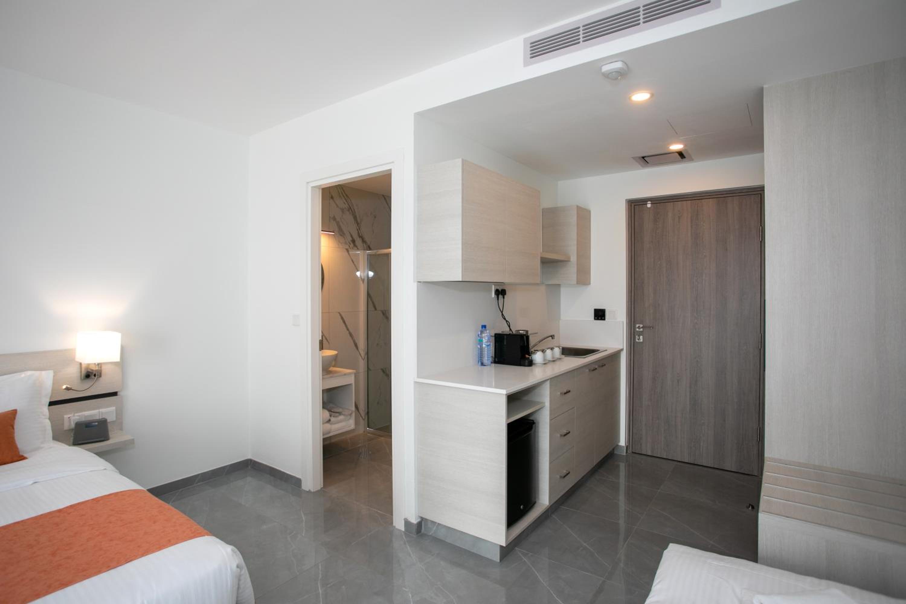 Suite with Queen Bed and Sofa Bed - Non-Smoking