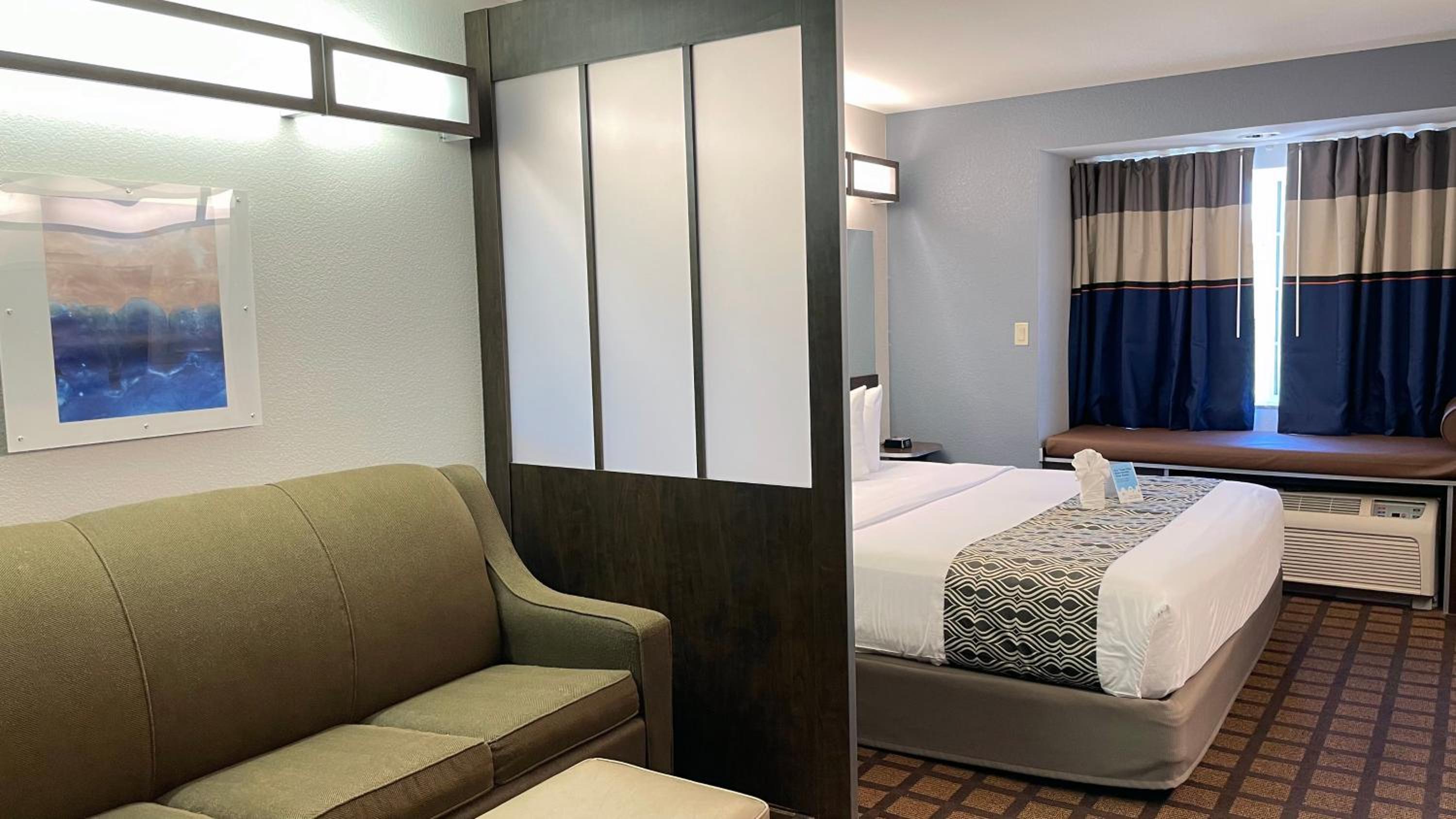 1 King Bed, Studio Suite, Non-Smoking