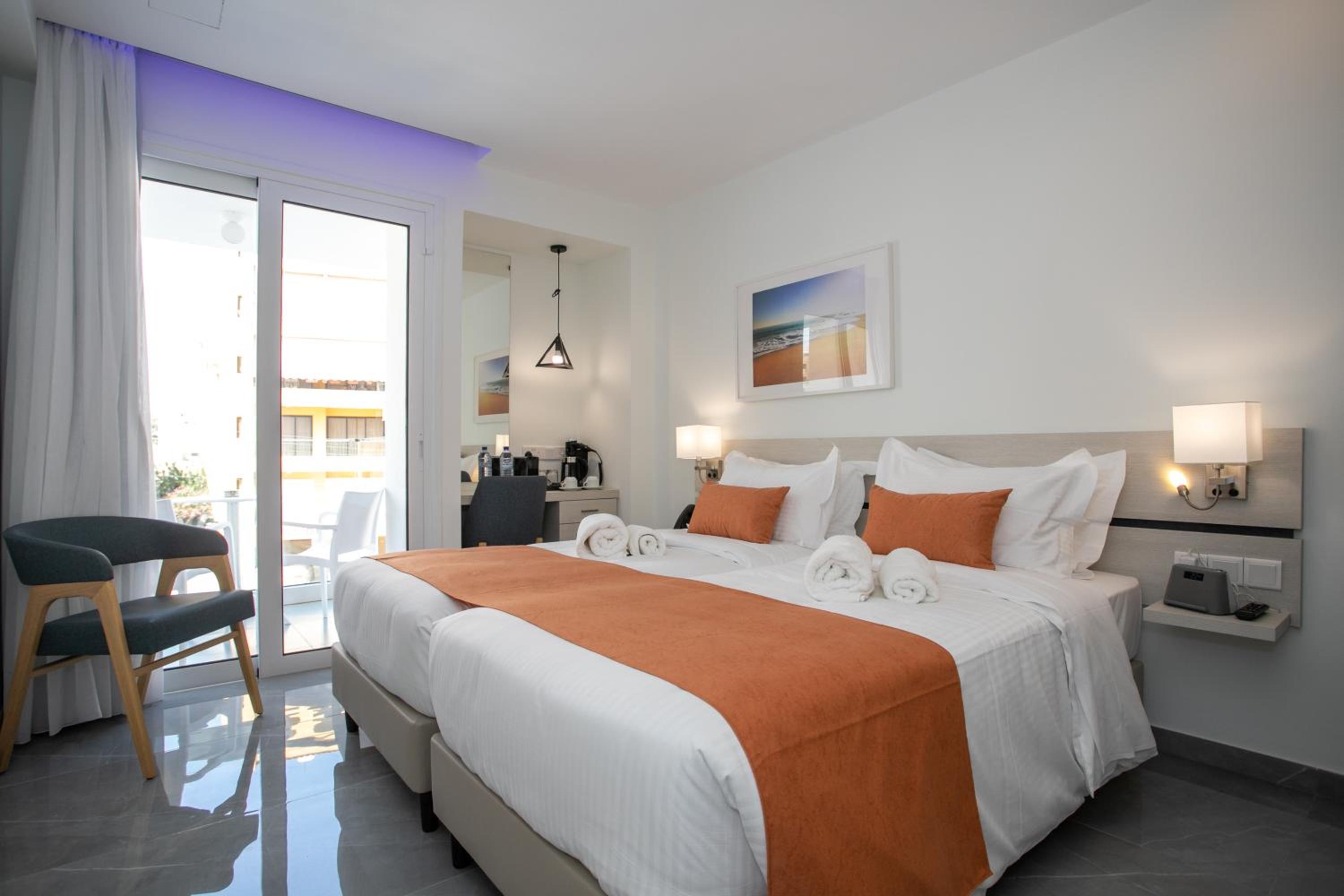 Triple Room with Two Single Beds and Sofa Bed - Non-Smoking