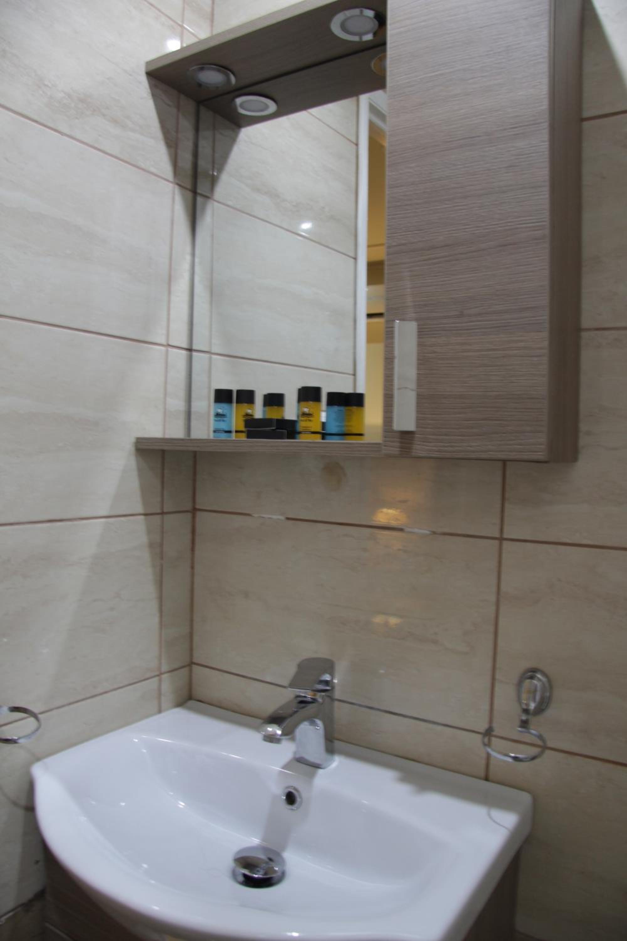 Deluxe Room with En Suite Bathroom