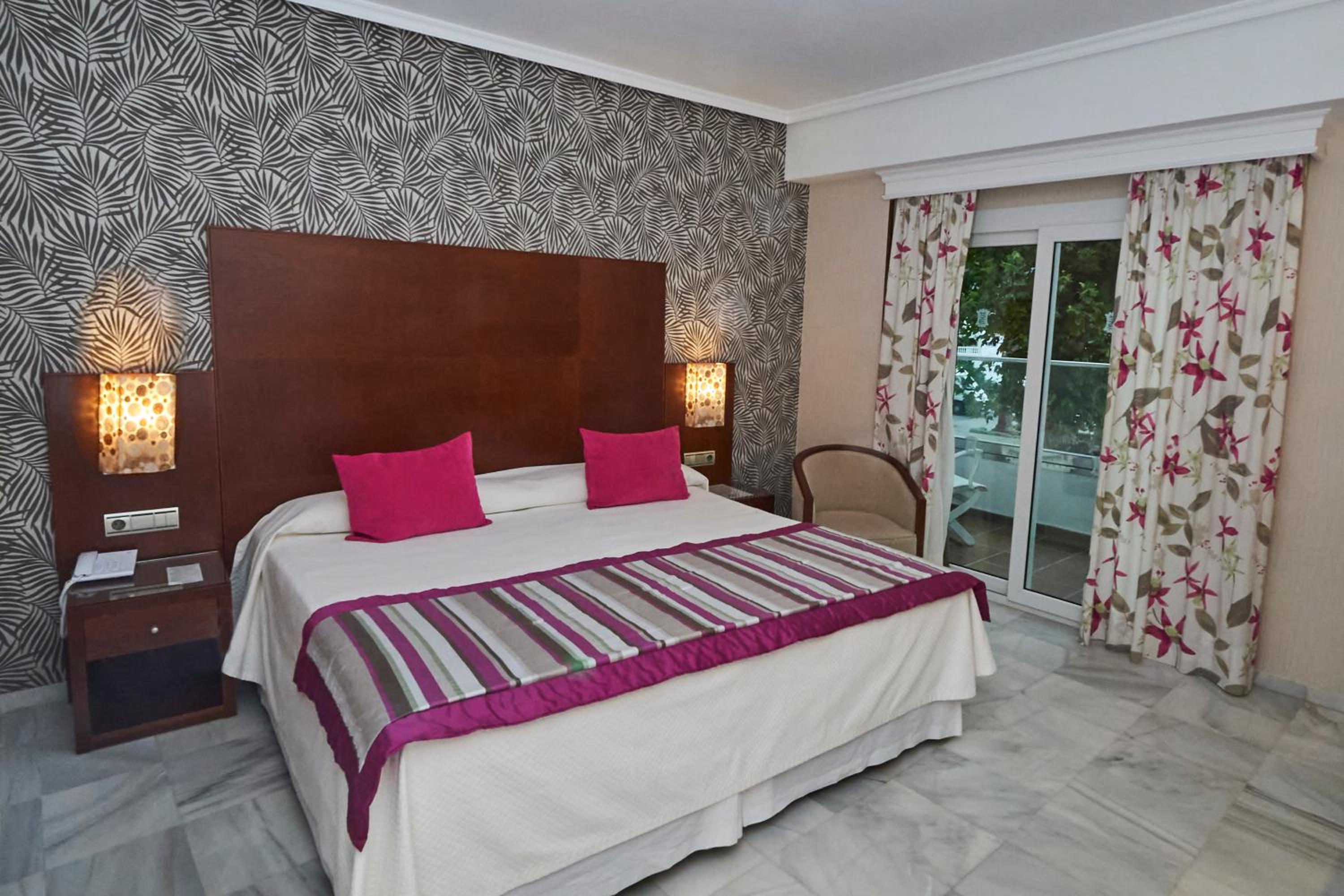 Double or Twin Room with Side Sea View