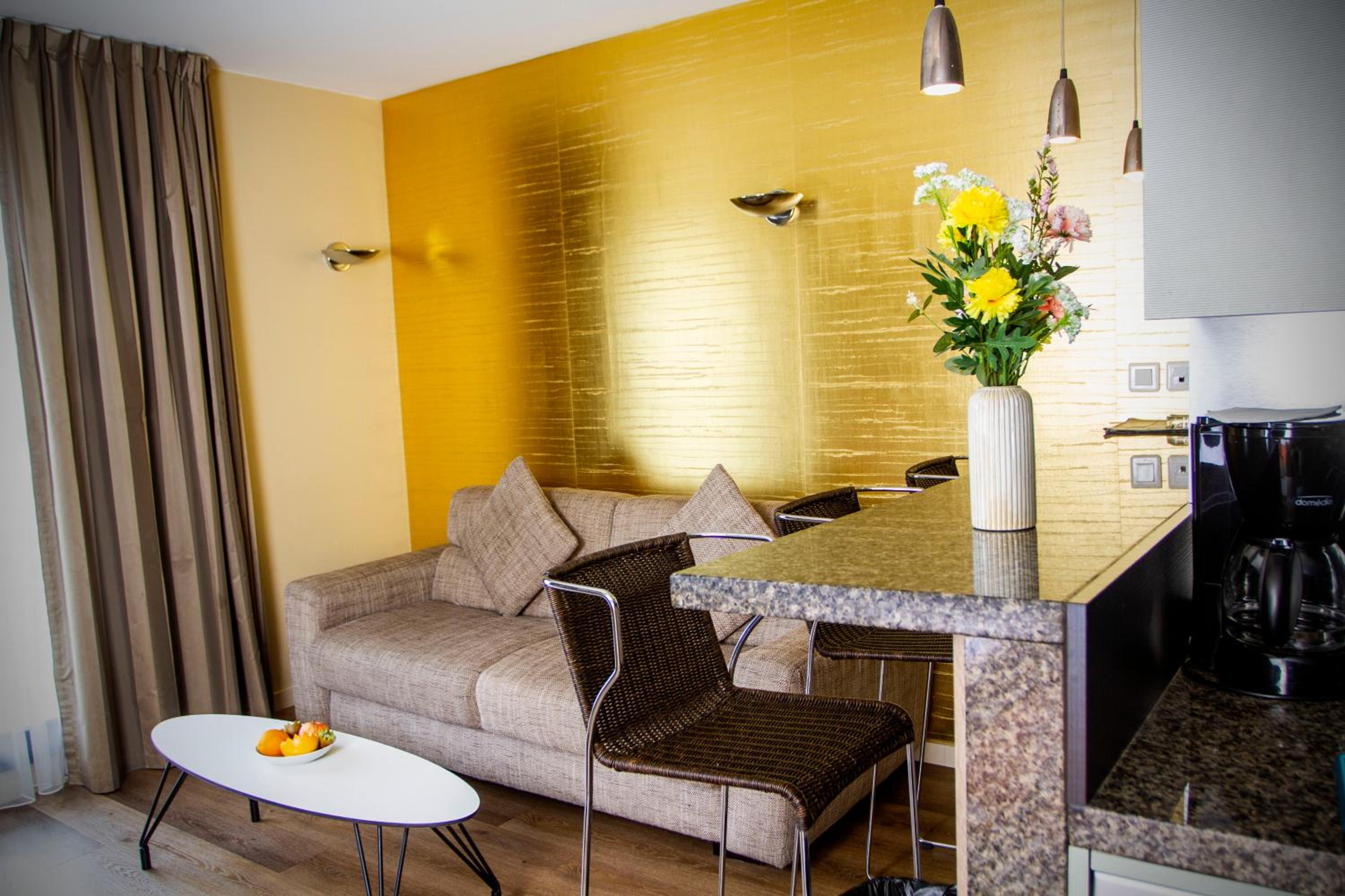 Two-Bedroom and Living Room with Sofa bed Apartment 