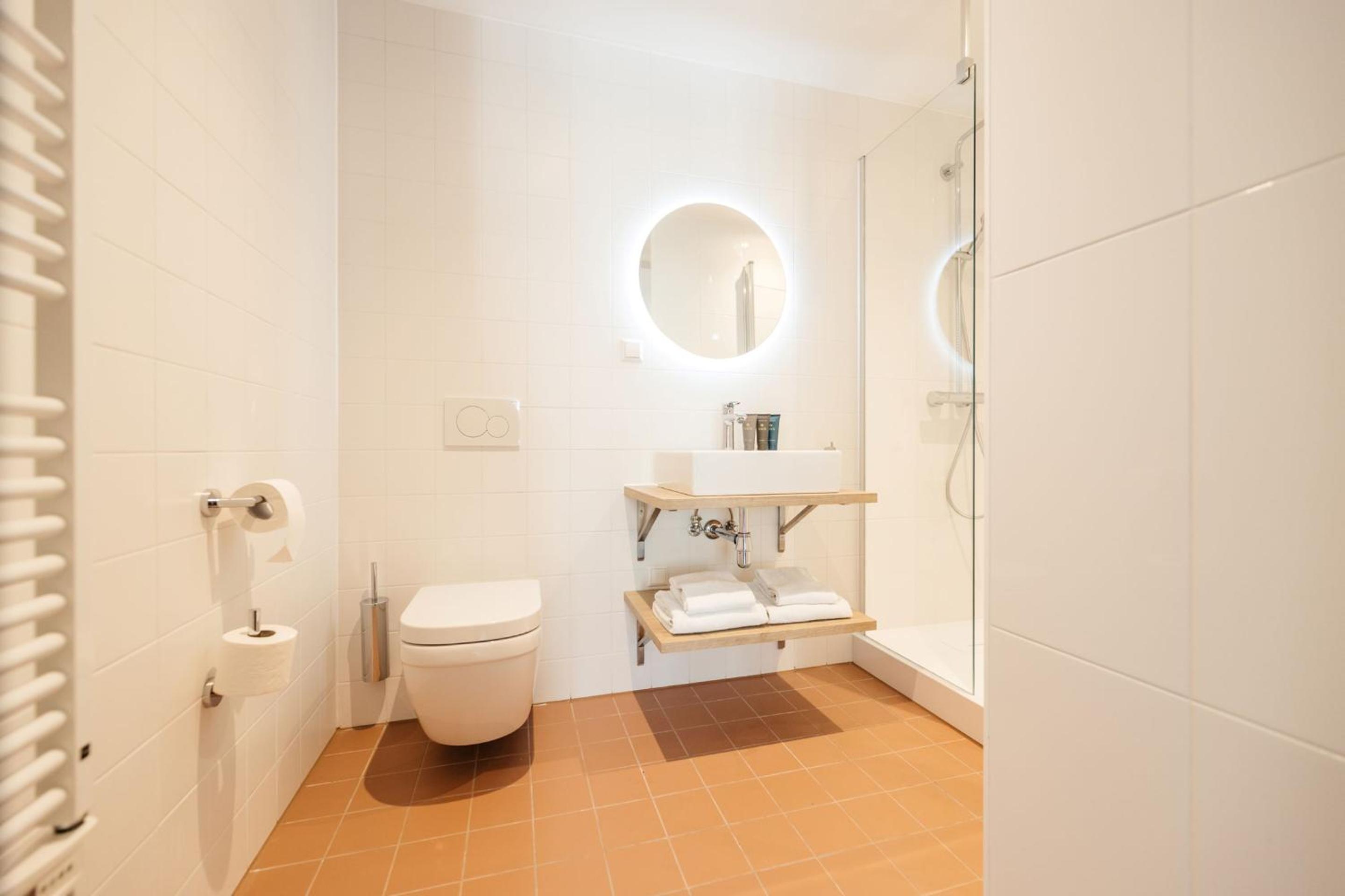 Large 1 Bedroom Apartment