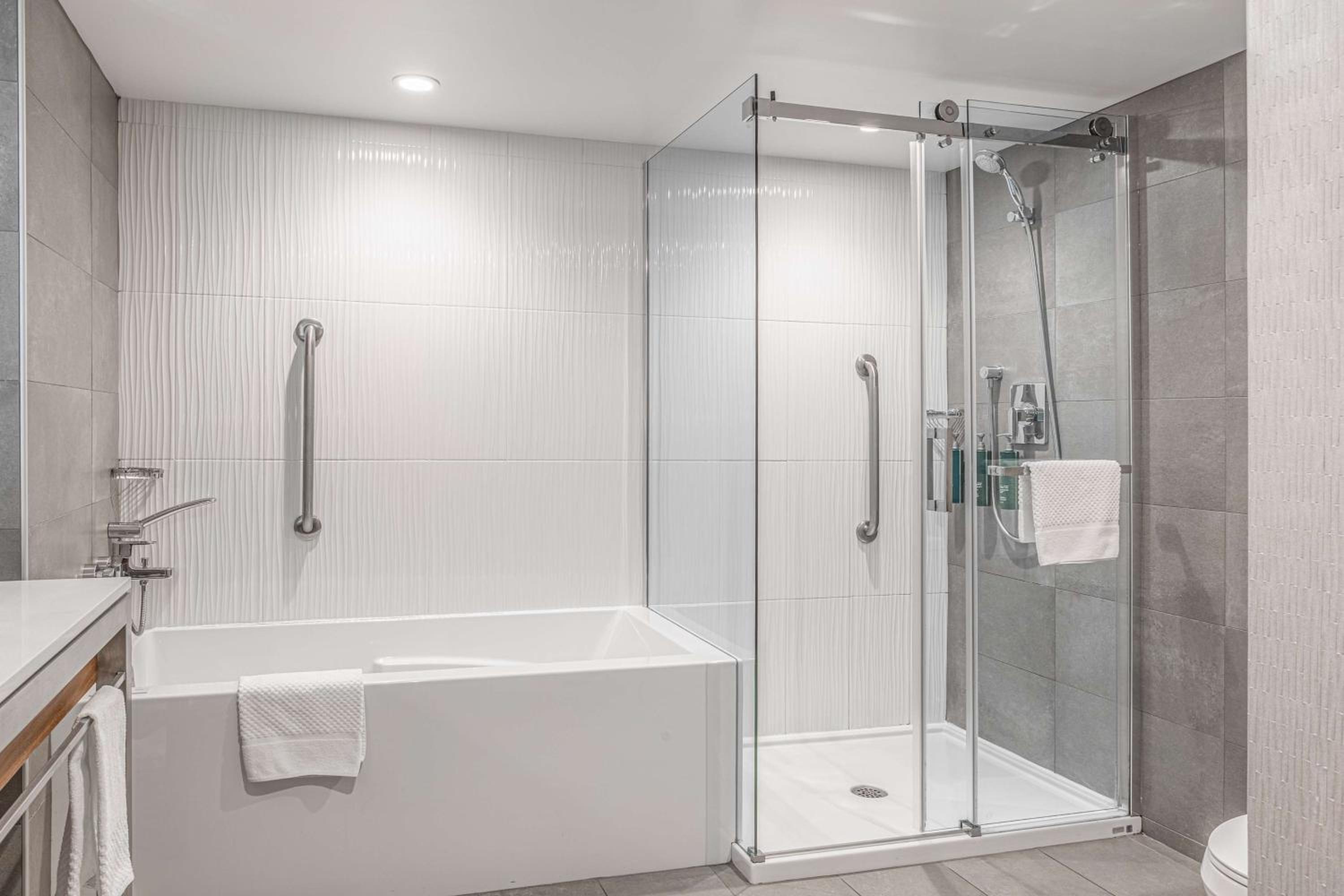 Deluxe King Suite with Jetted Tub and Kitchen