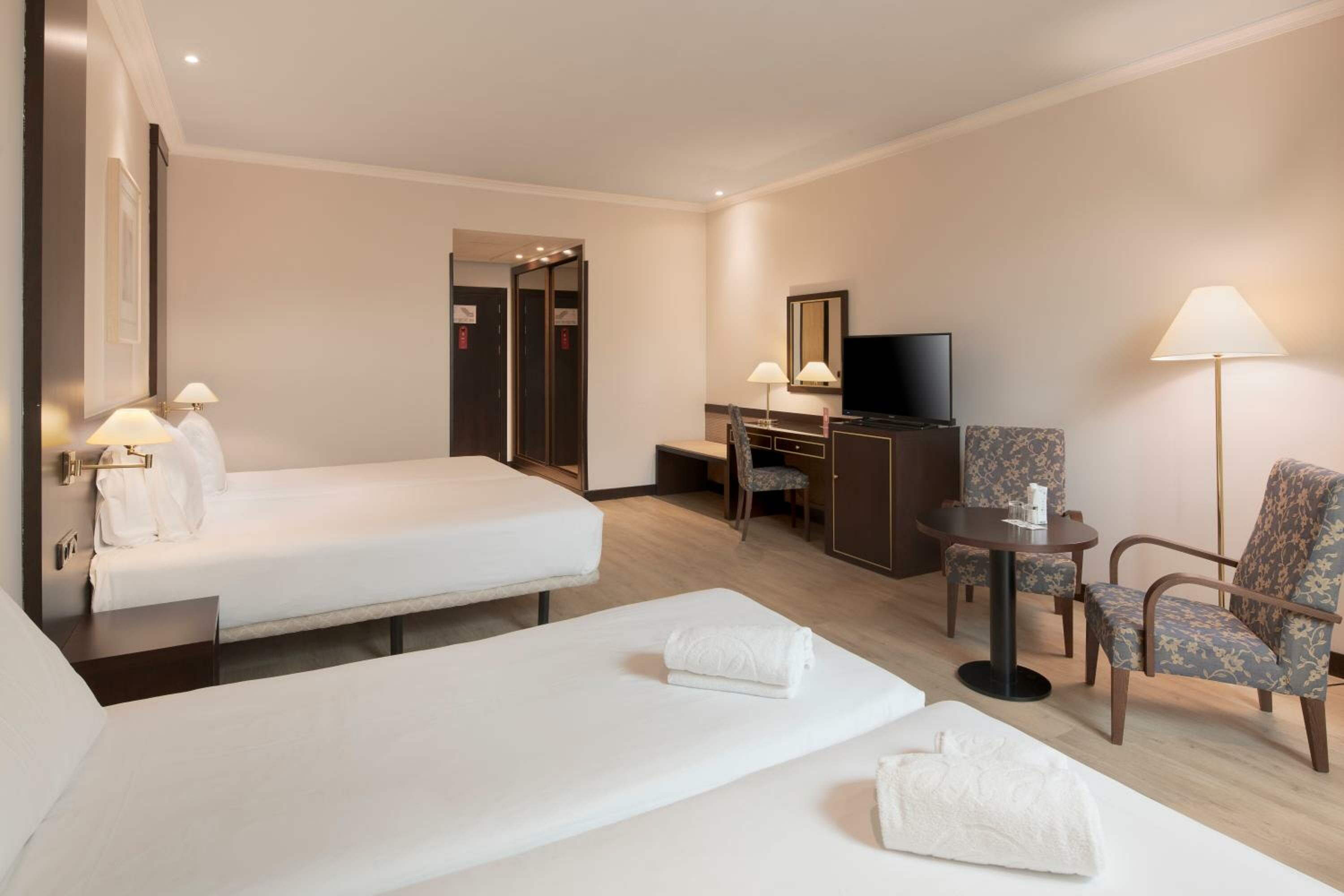 Family Room (2 Adults + 2 Children)